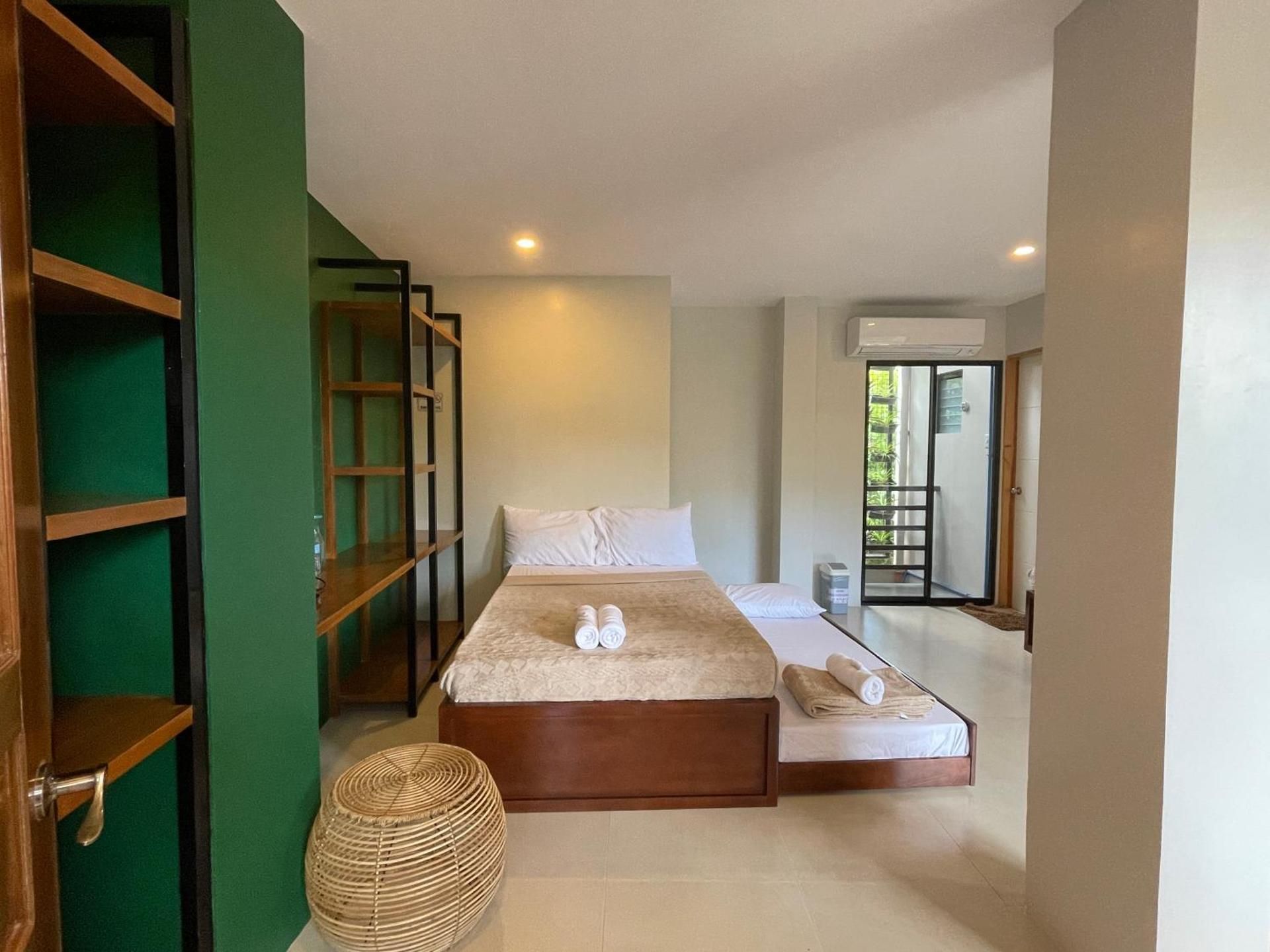 Family Room with Garden View