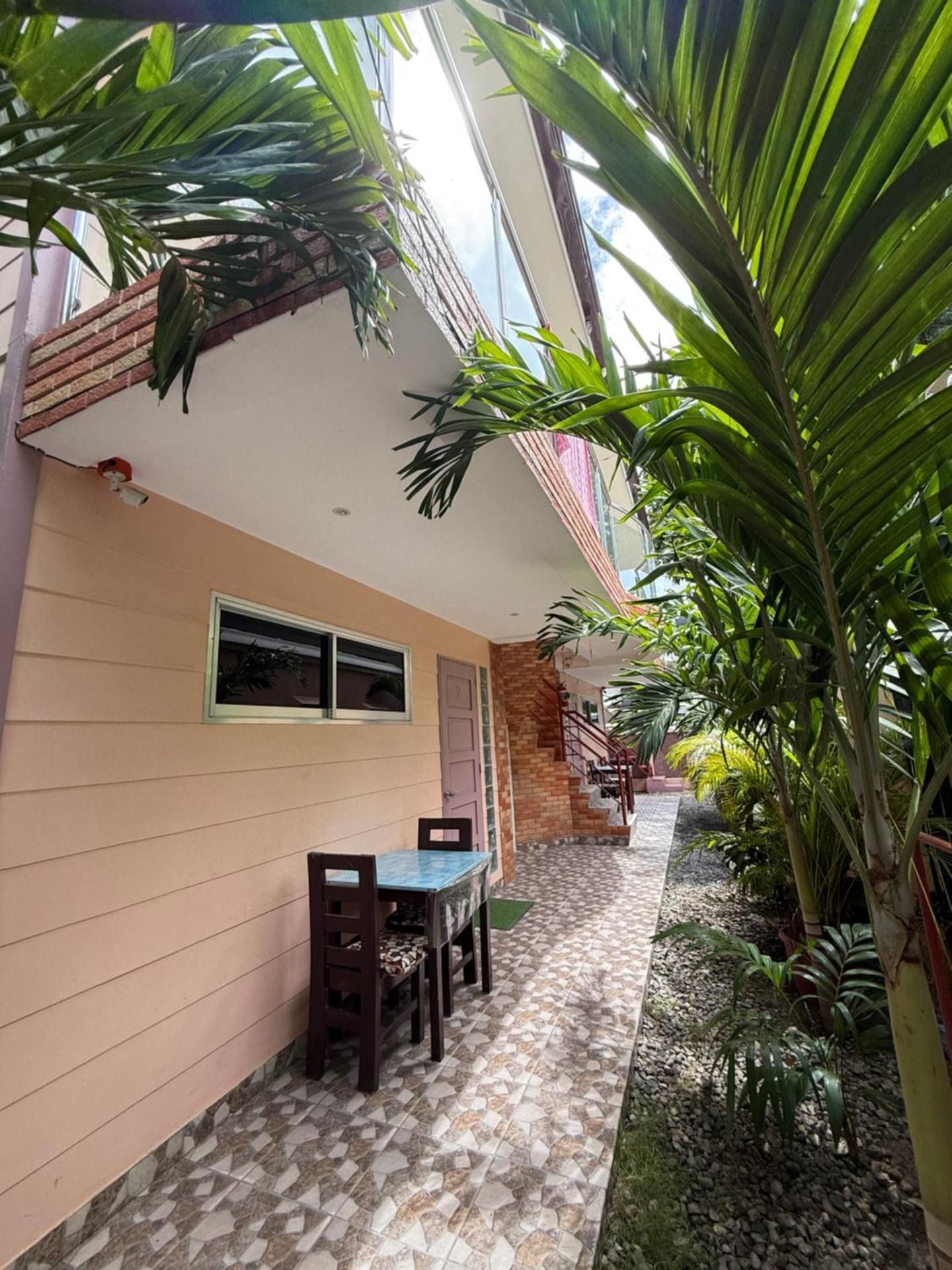 Logan/Sobis Apartment Room 1