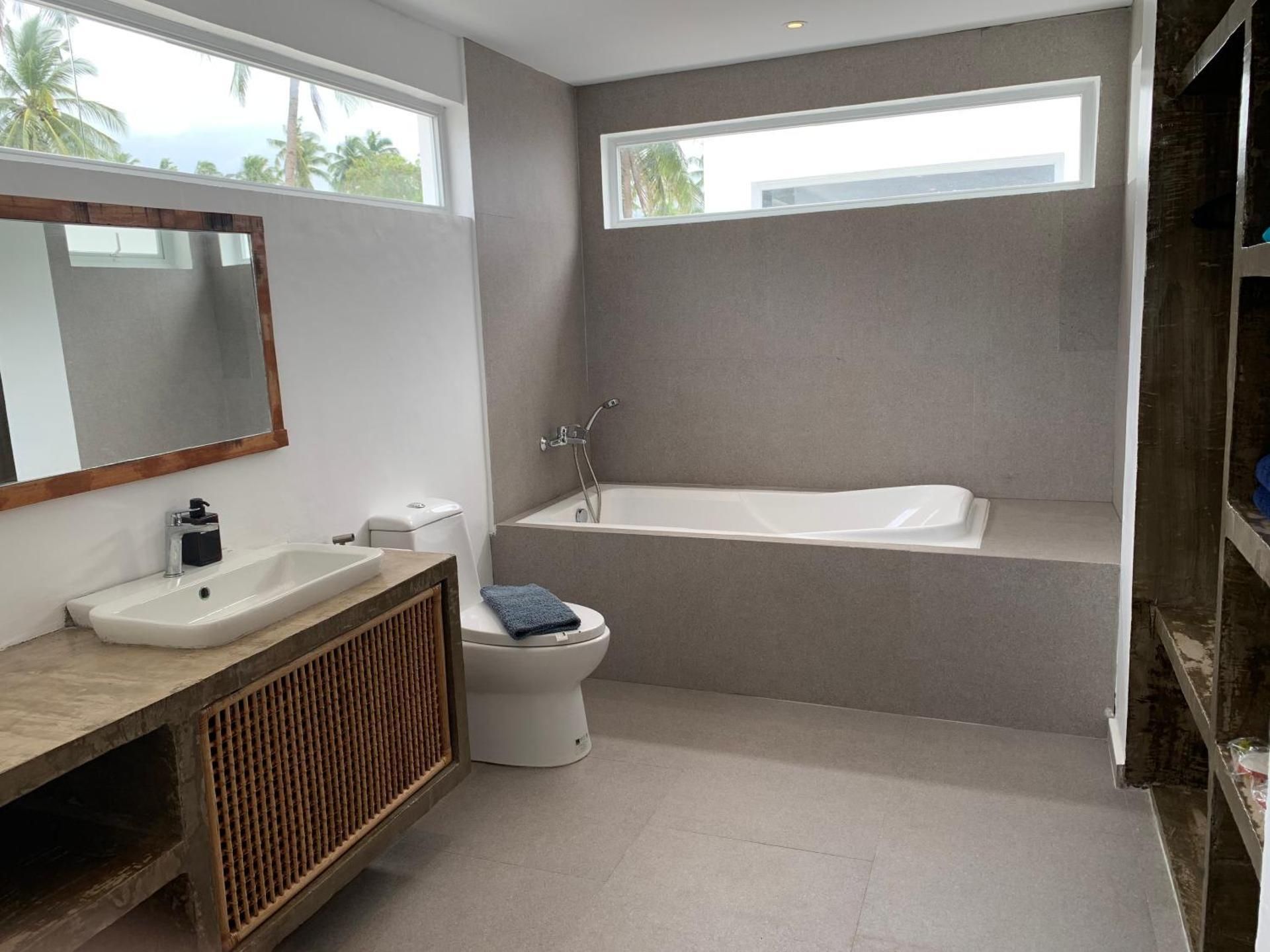 Ocean Villa king bed