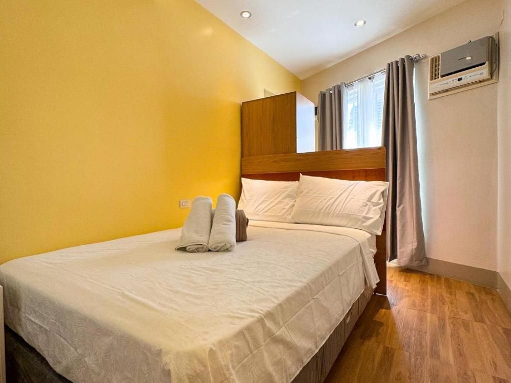 Almond Suites By Hiverooms Queen Room