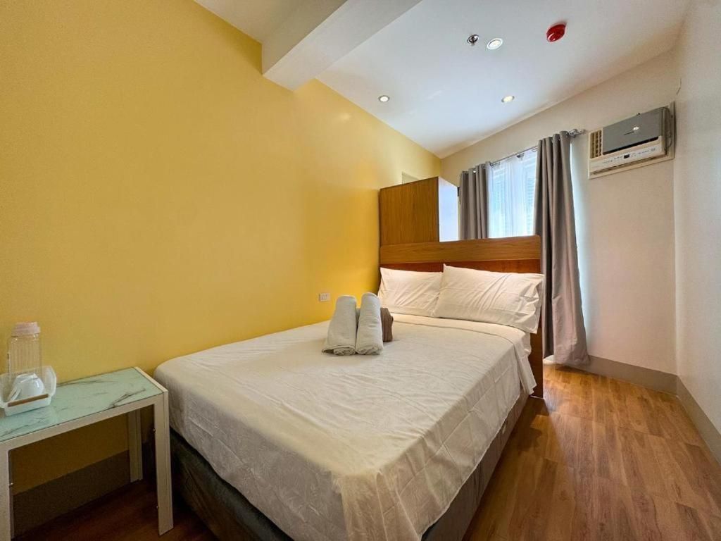 Almond Suites By Hiverooms Queen Room 2