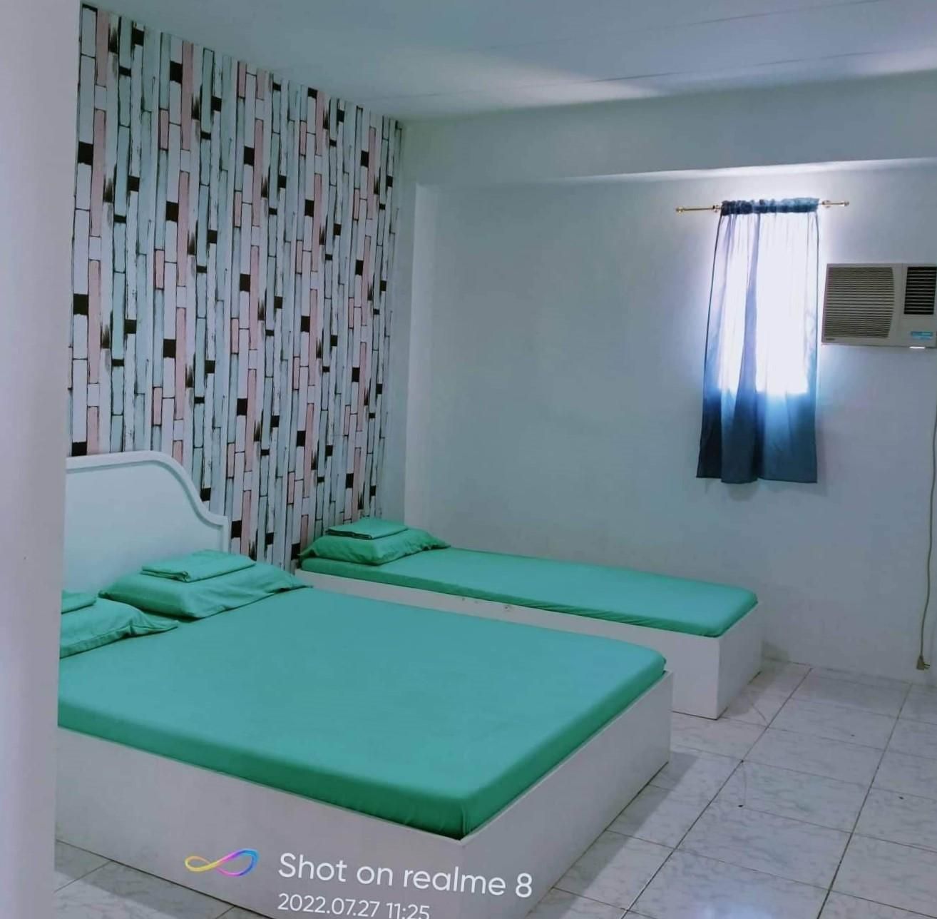 Traveler's Home Deluxe Triple Room