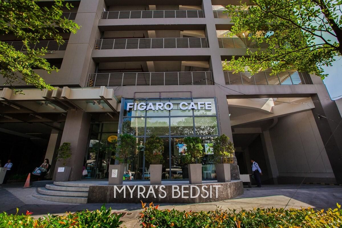 Charming City Center Studio Apartment