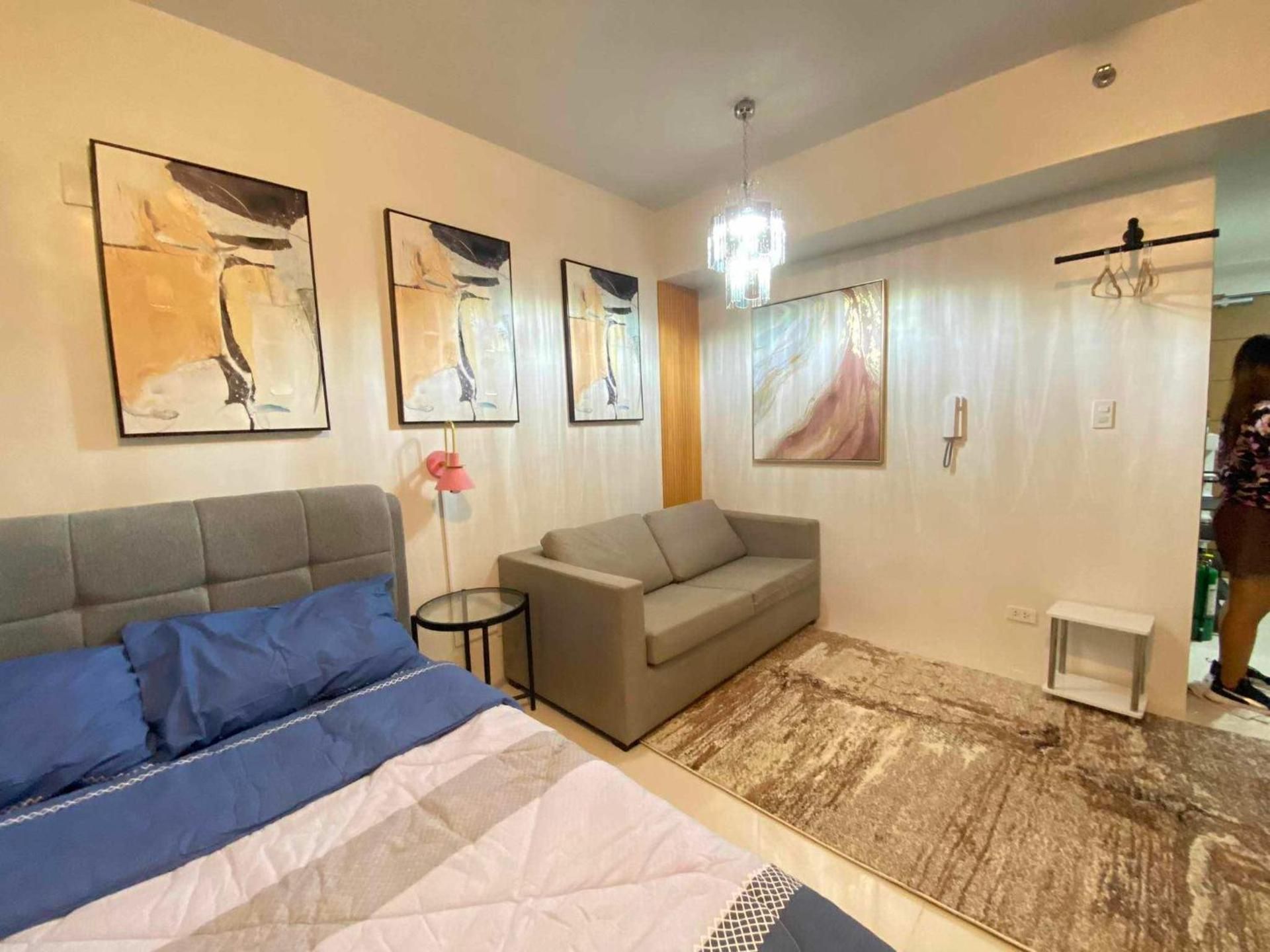 Studio Apartment with One Double Bed