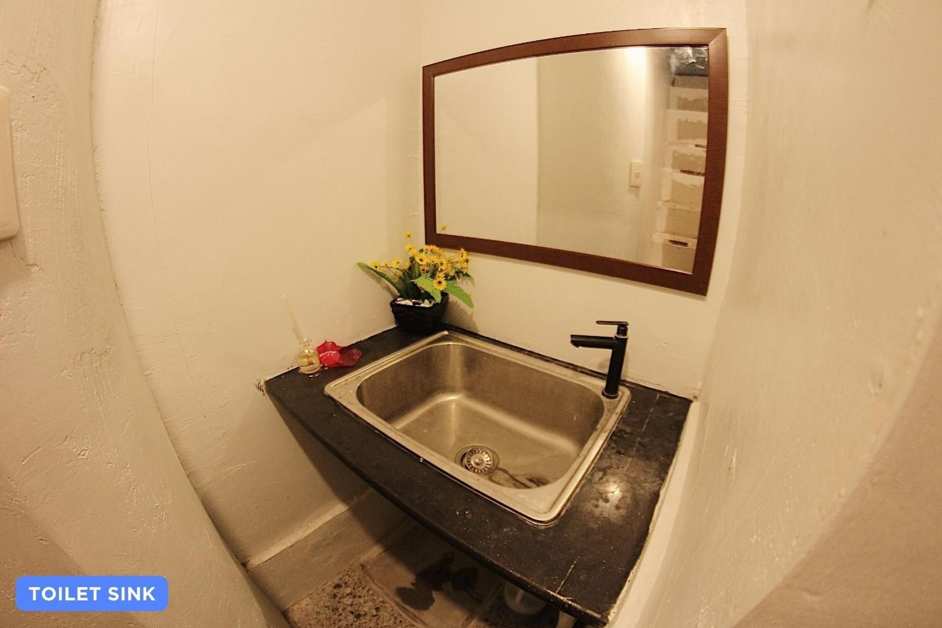 Standard Twin Room with Shared Bathroom