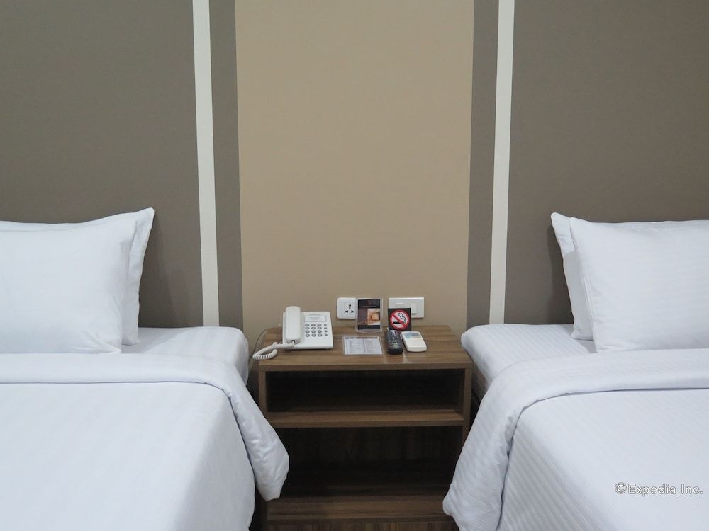 Standard Triple Room, 2 Double Beds, No Windows