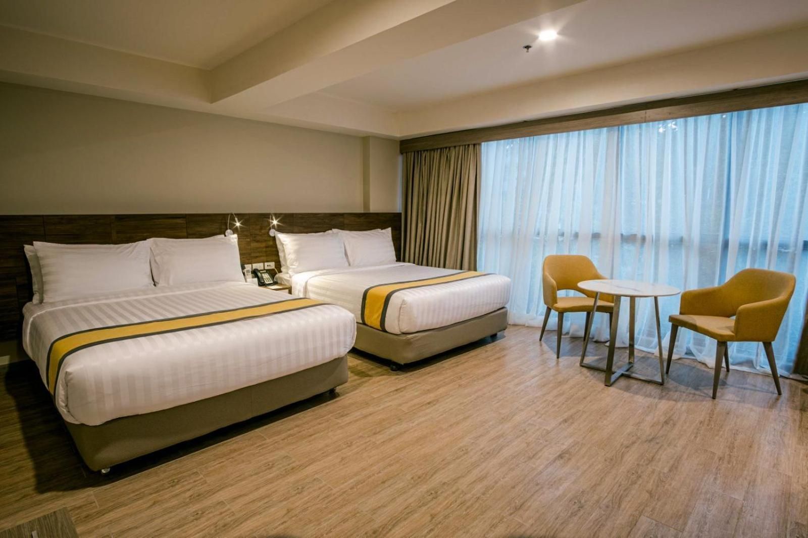 SUITE-2 QUEEN BEDS,NON SMOKING,FAMILY ROOM,SOFABED