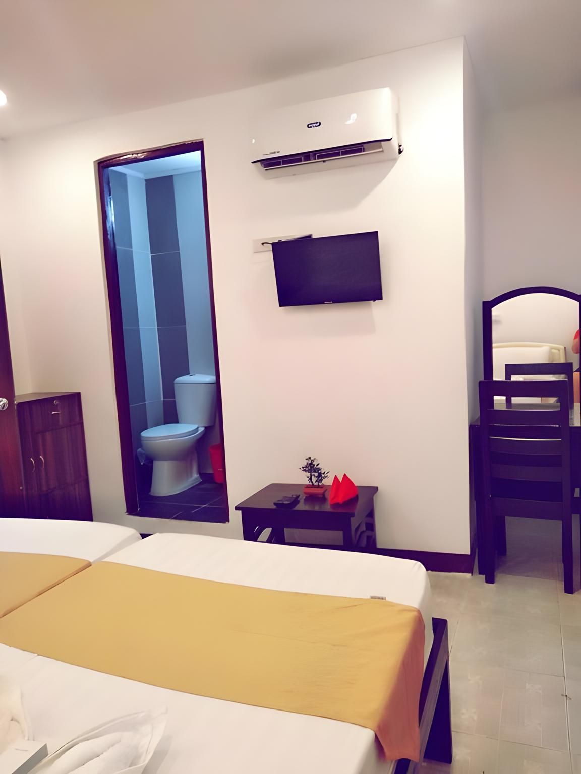 Single Room with Shared Bathroom