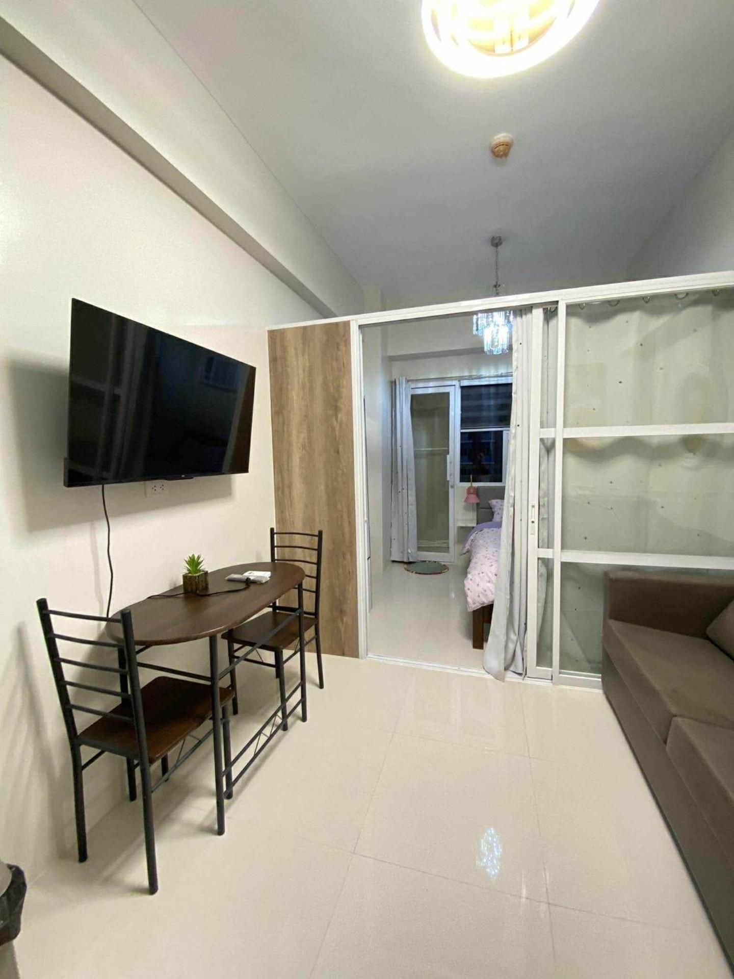 One-Bedroom Apartment with Pool View