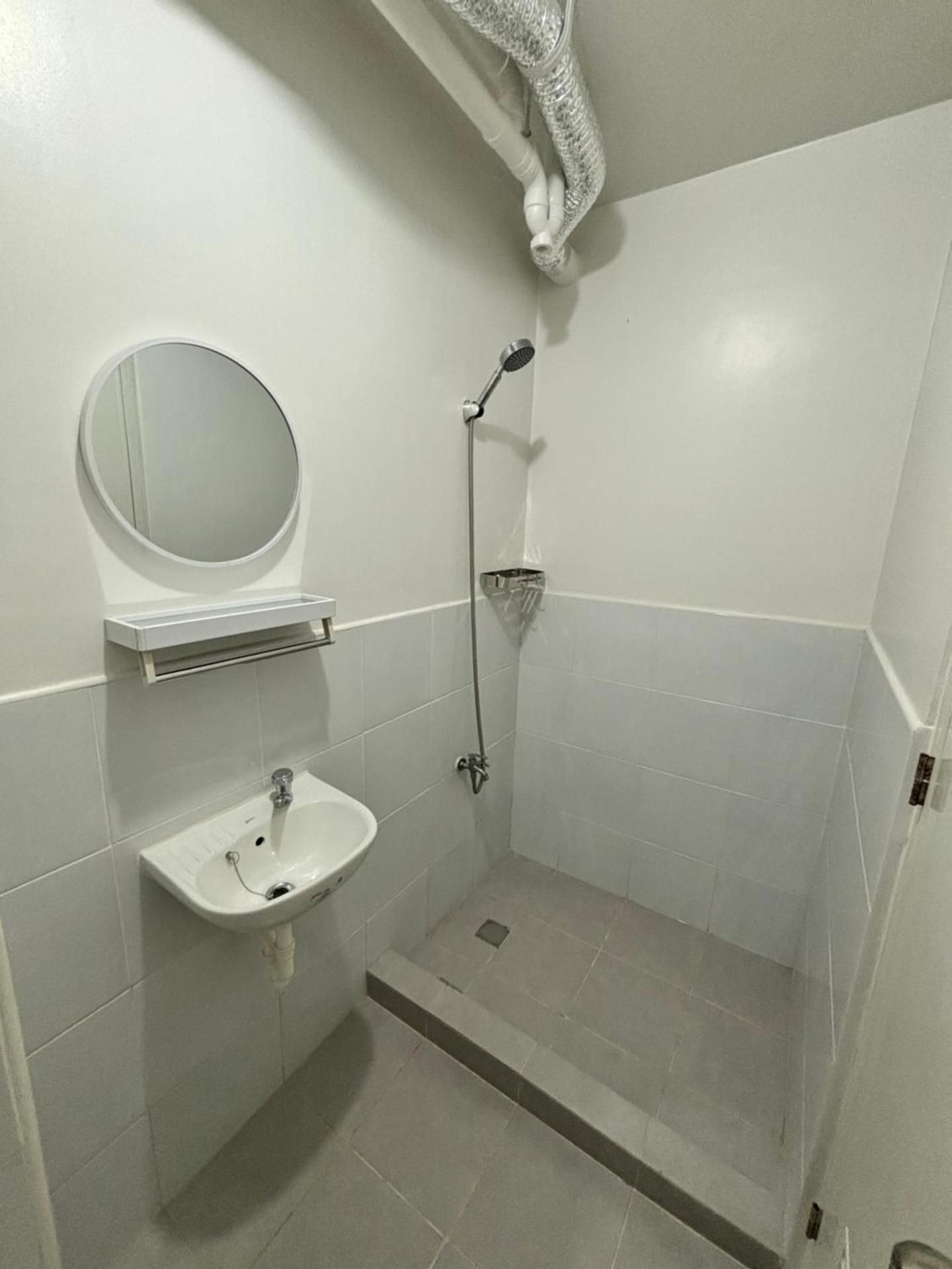 One-Bedroom Apartment with Balcony