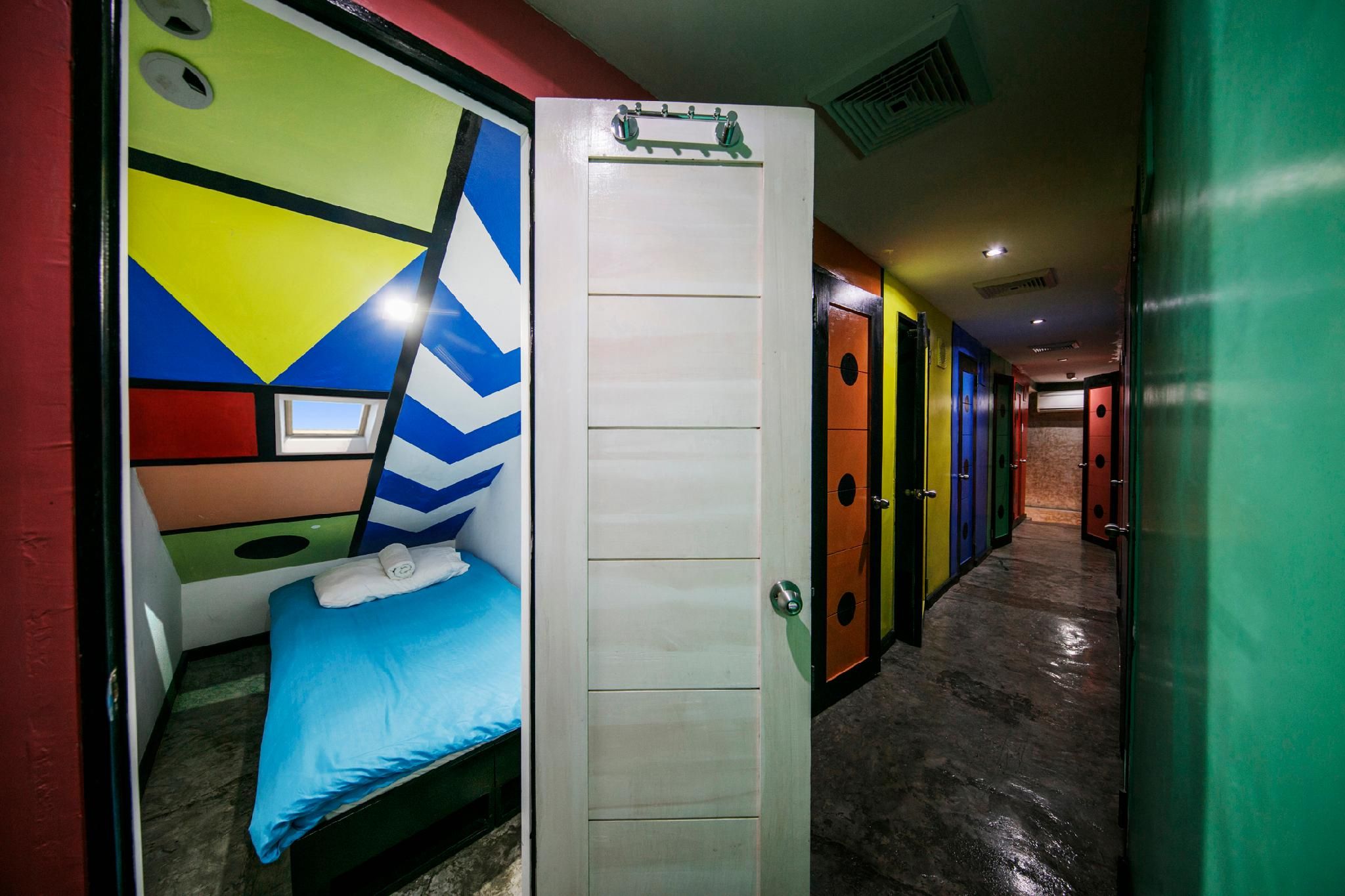 Pod A with Shared Bathroom - Mixed