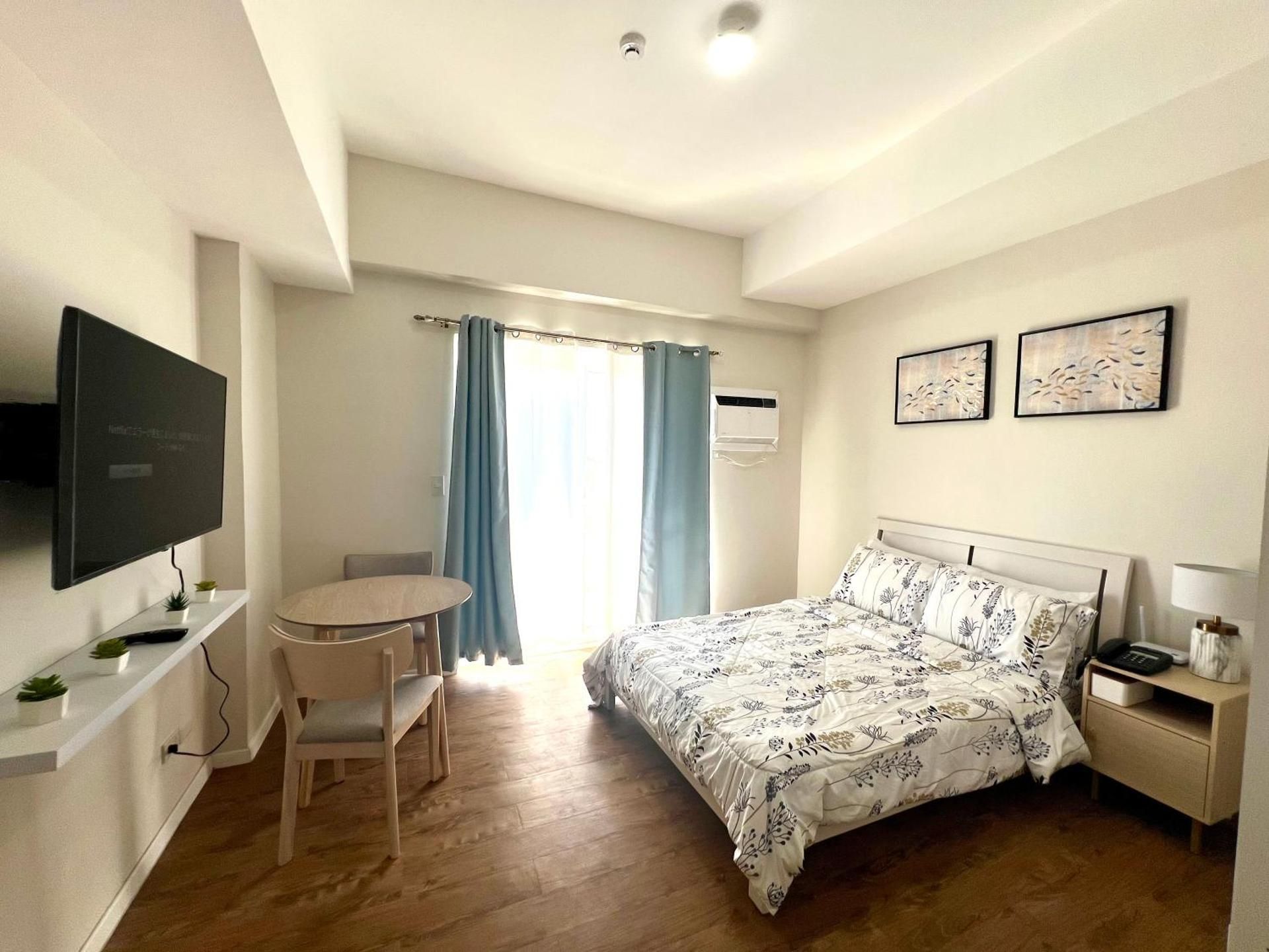 Studio Apartment with Balcony