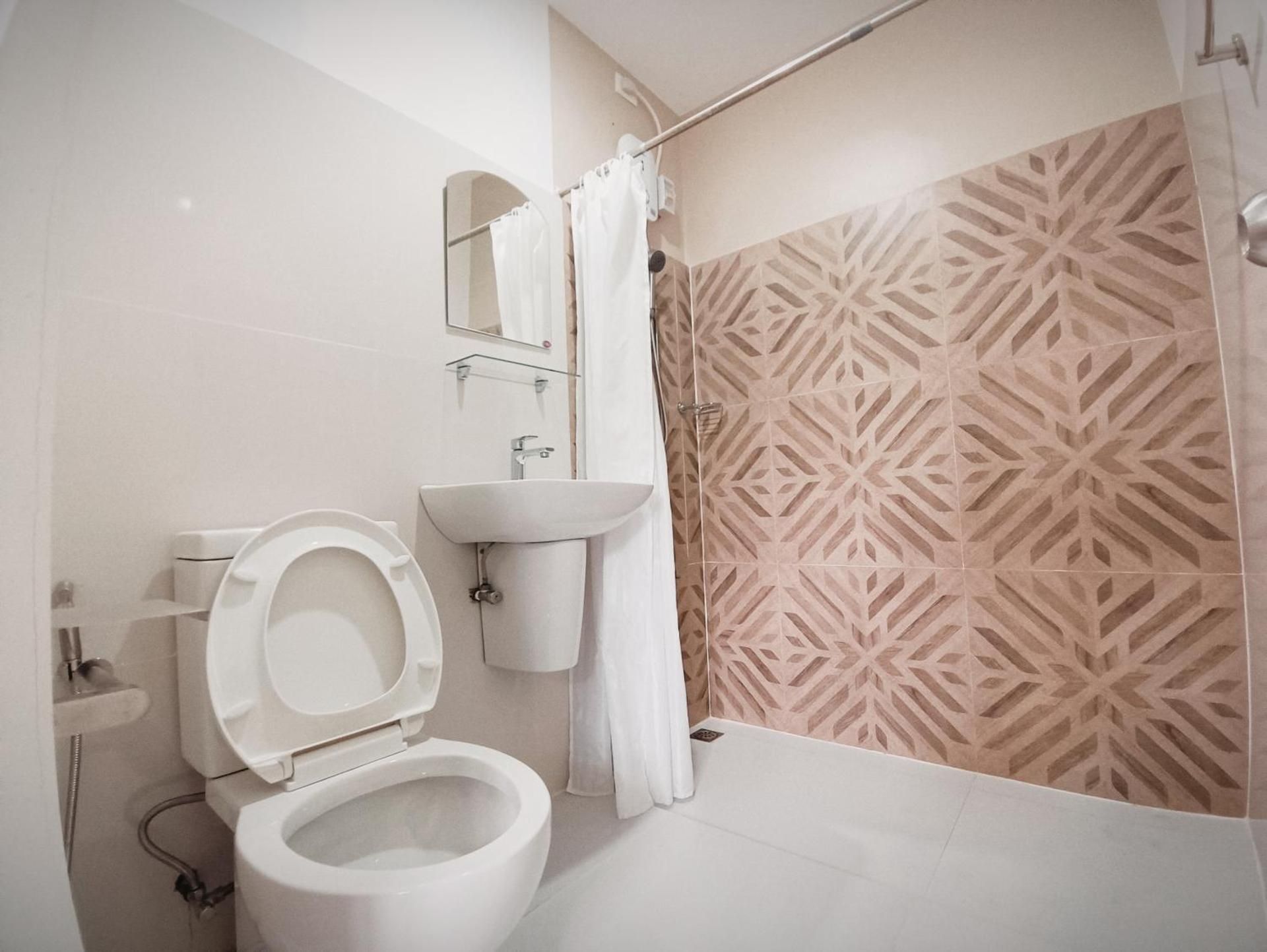 Standard Queen Room