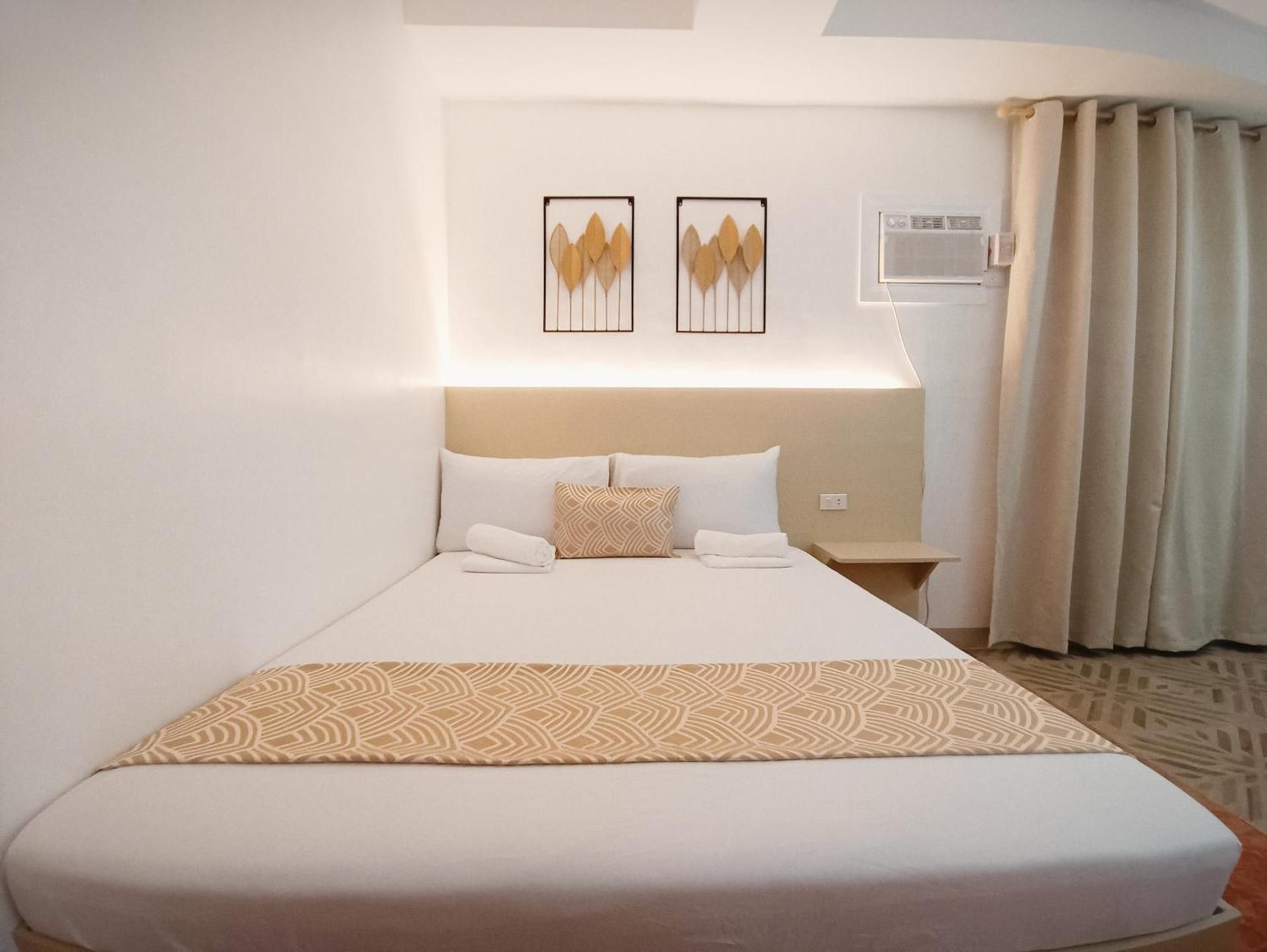 Standard Queen Room