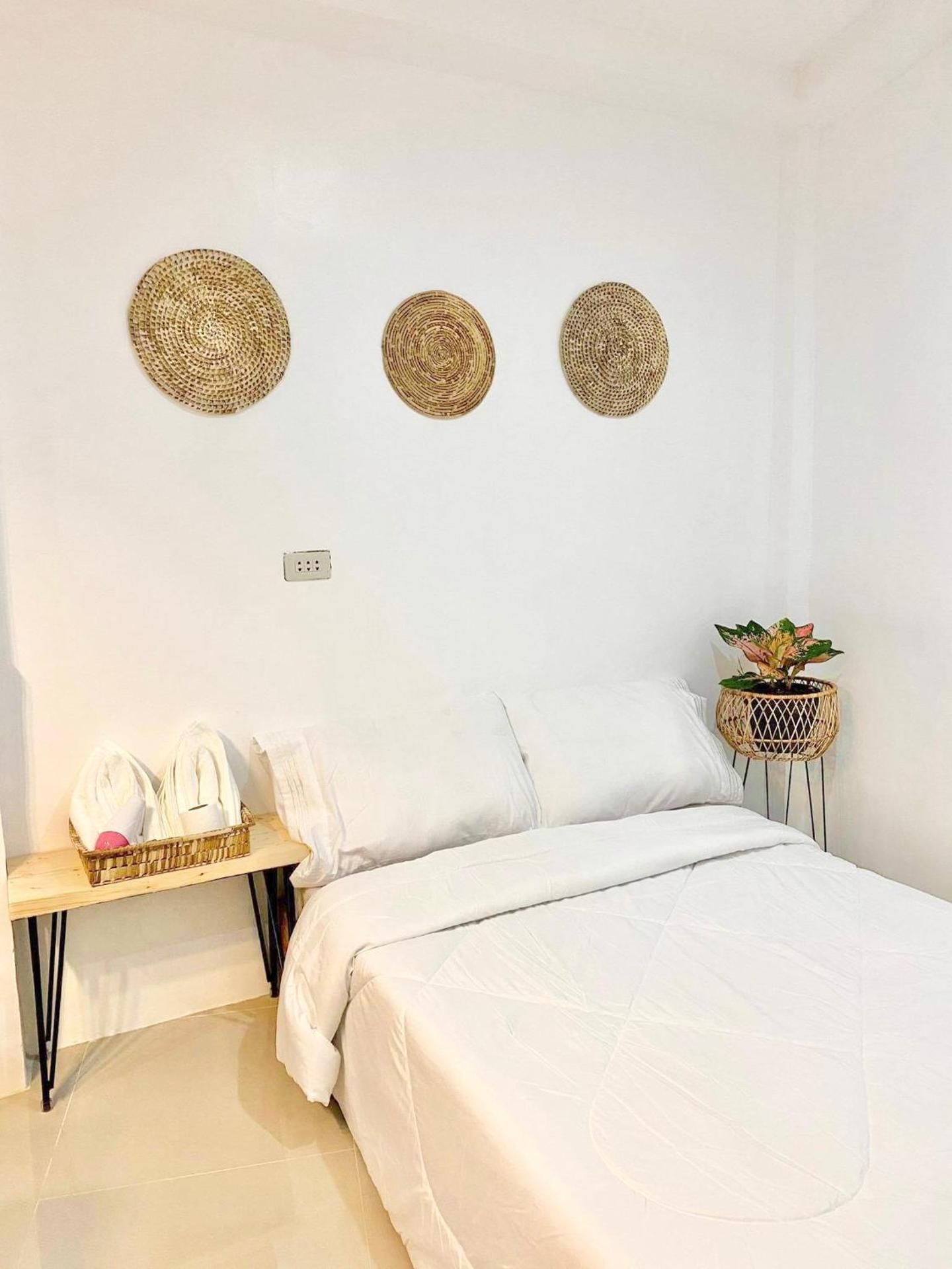 Best studio flat w/ NETFLIX near airport and beach! One-Bedroom Apartment