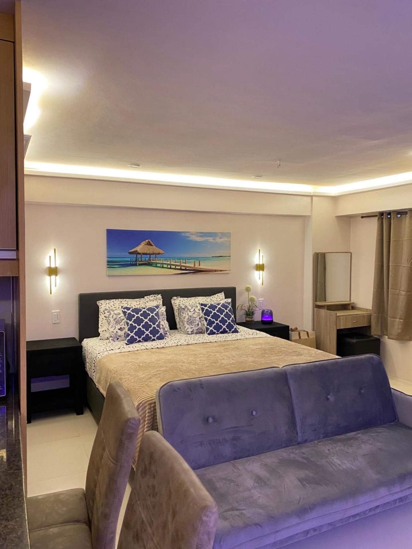 King Studio with Sofa Bed