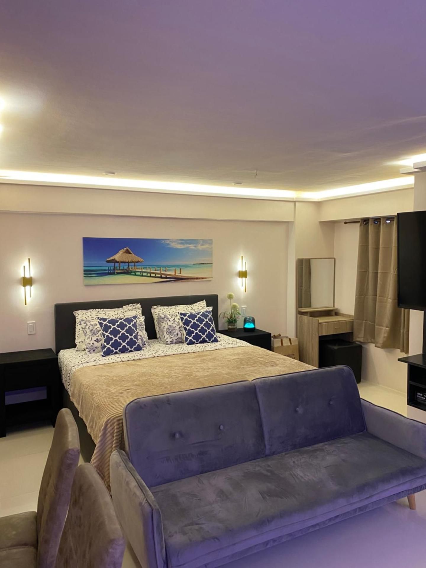 King Studio with Sofa Bed
