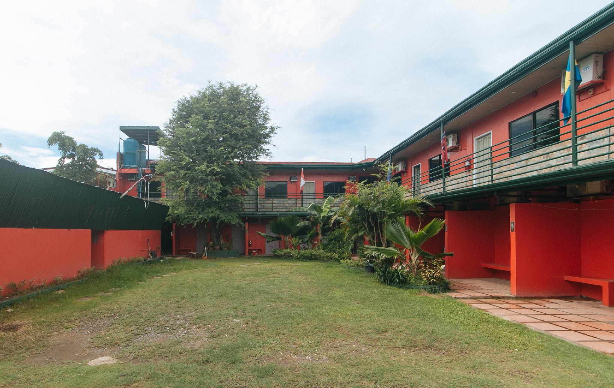 Max Travellers Inn by RedDoorz