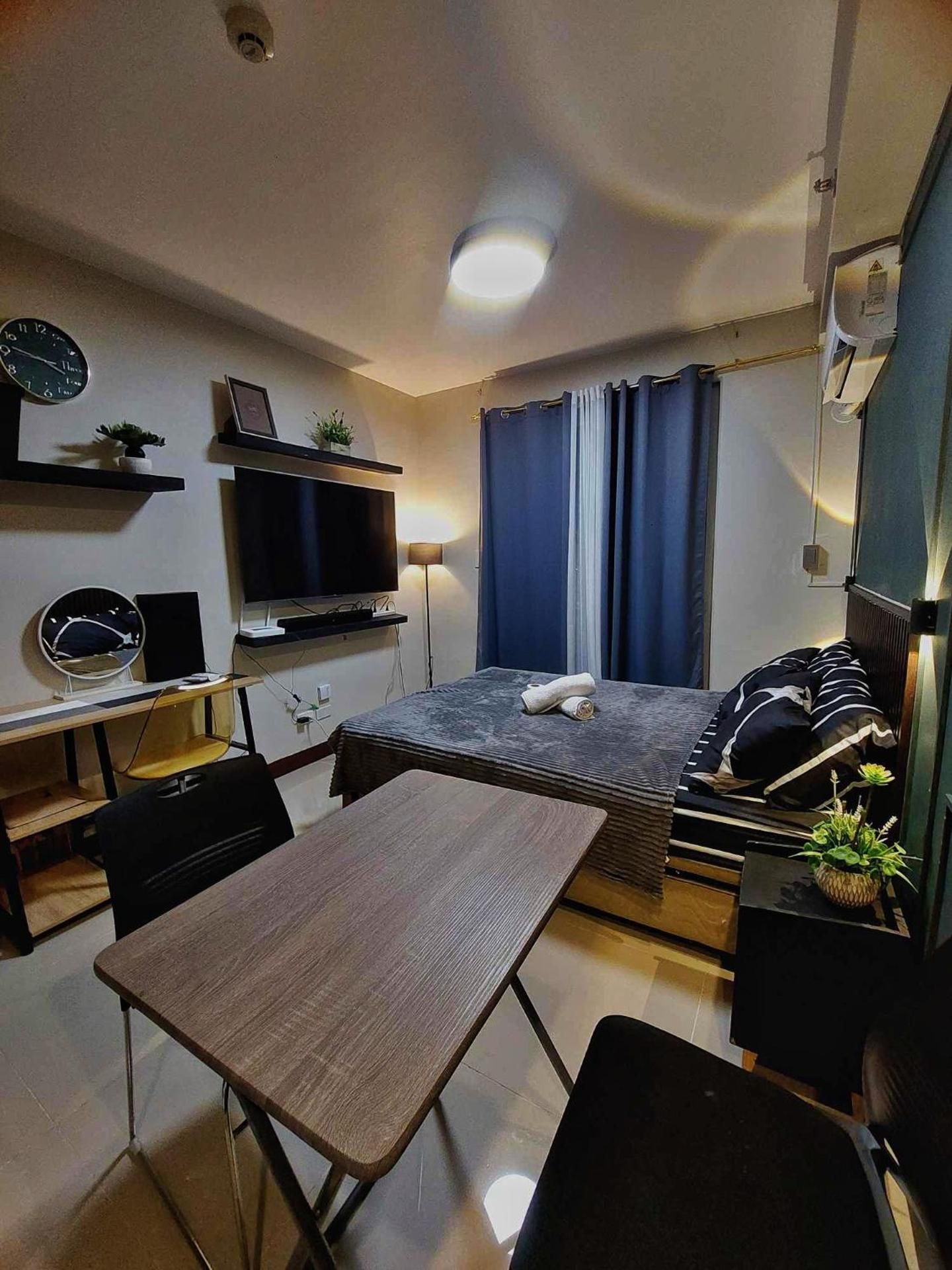 Studio with ocean view