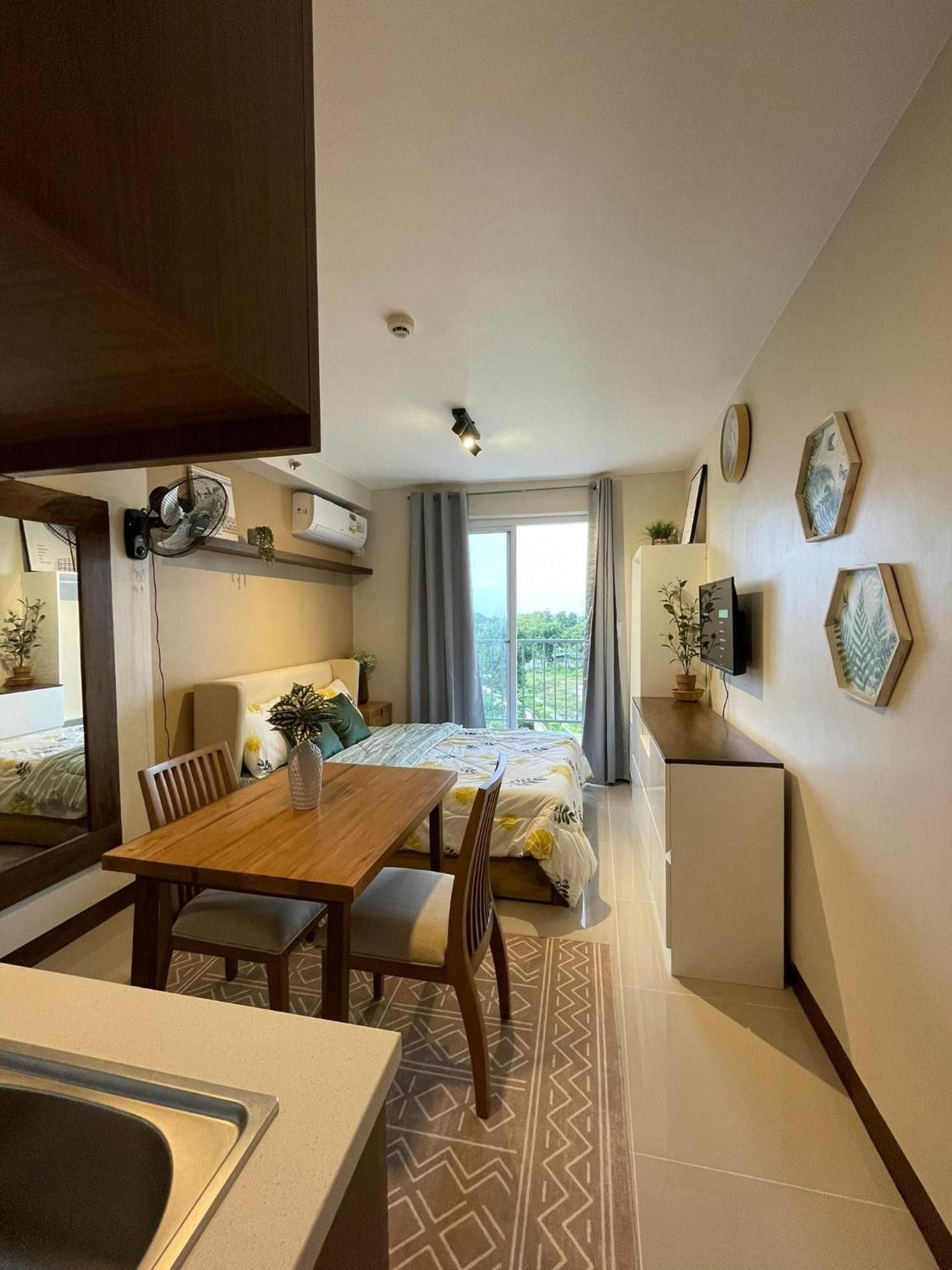 Studio Apartment