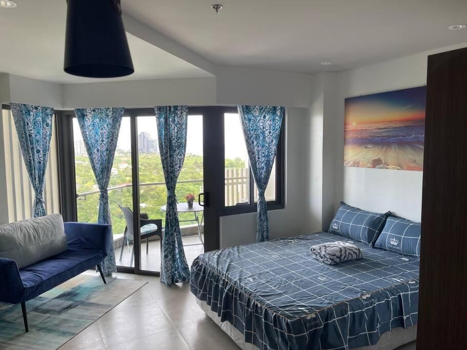 Studio Apartment with Balcony