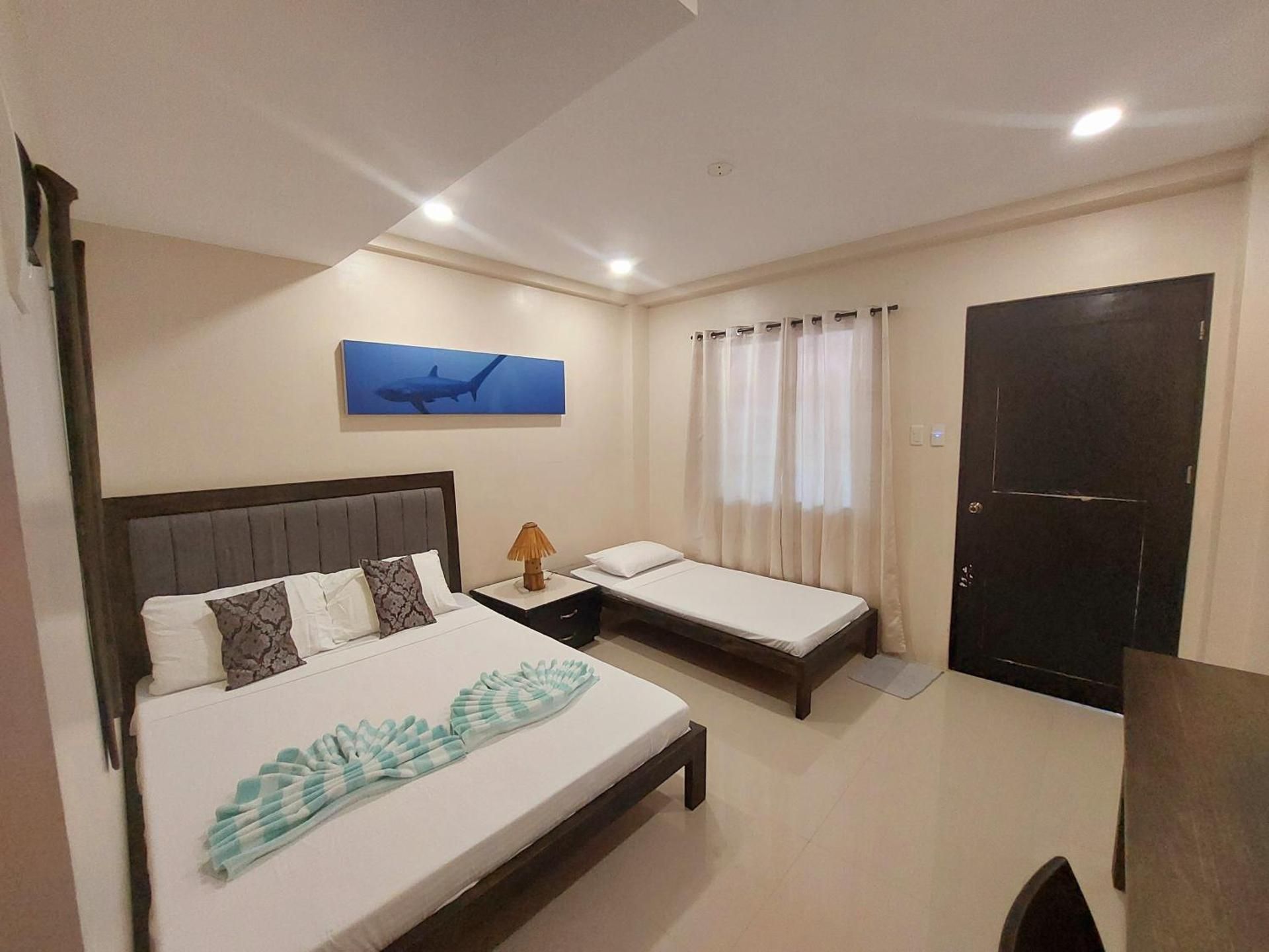 Deluxe Queen Room - Non-Smoking