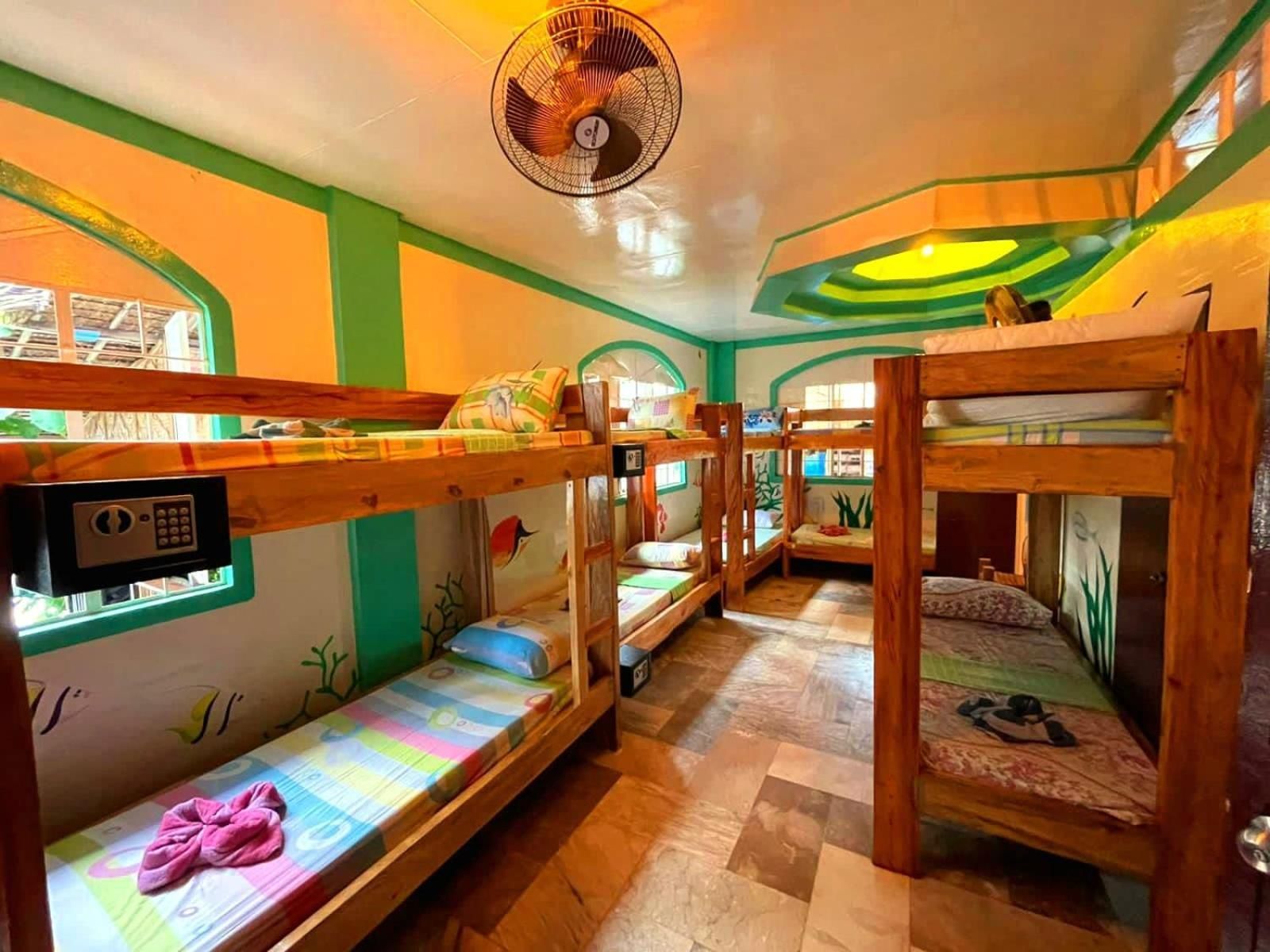 Single Bed in Mixed Dormitory Room