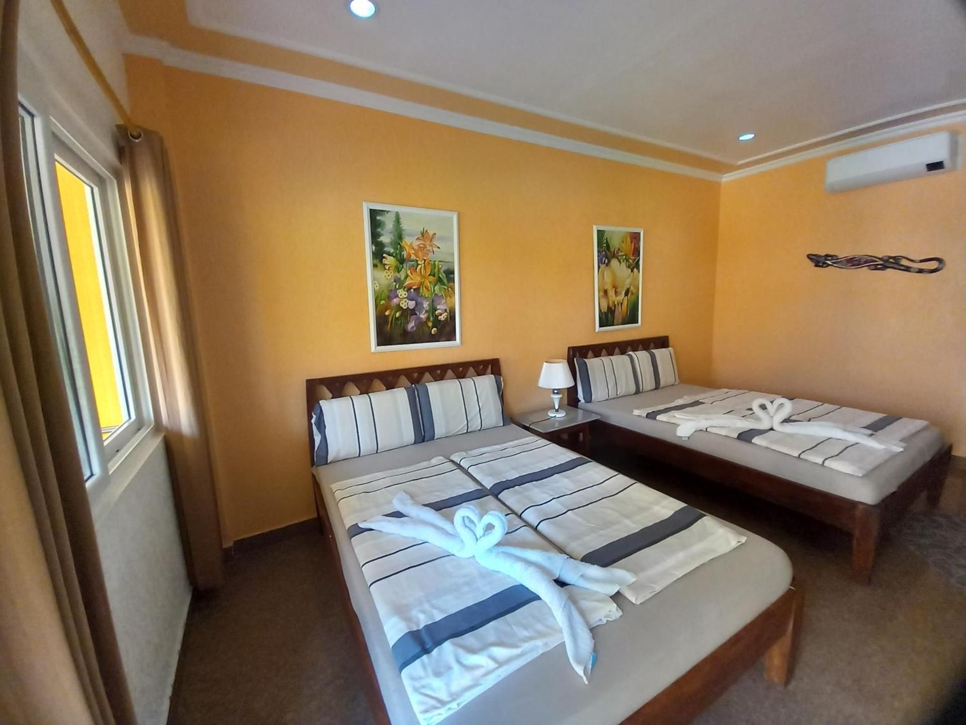 Deluxe Family Room