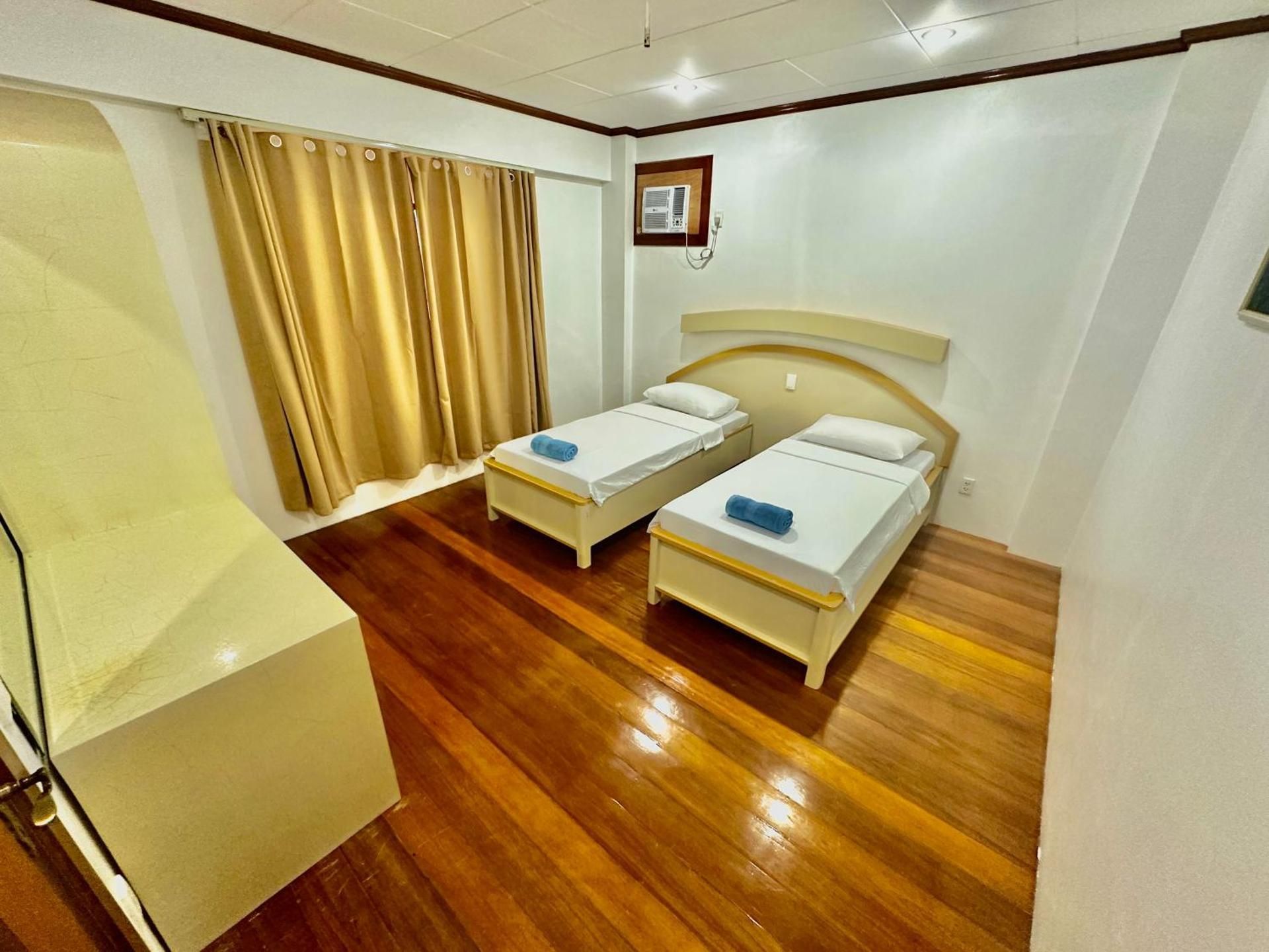 Twin Room with Shared Bathroom