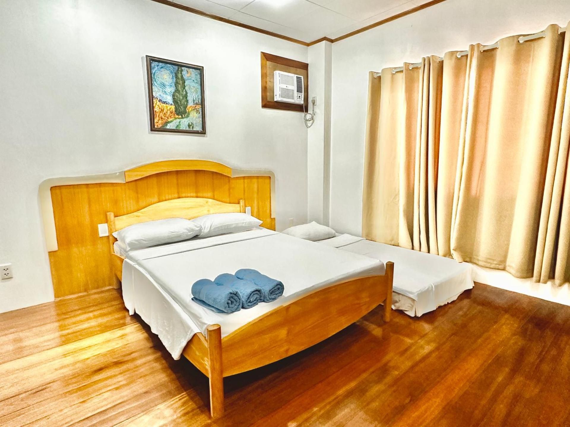 Queen Room with Shared Bathroom