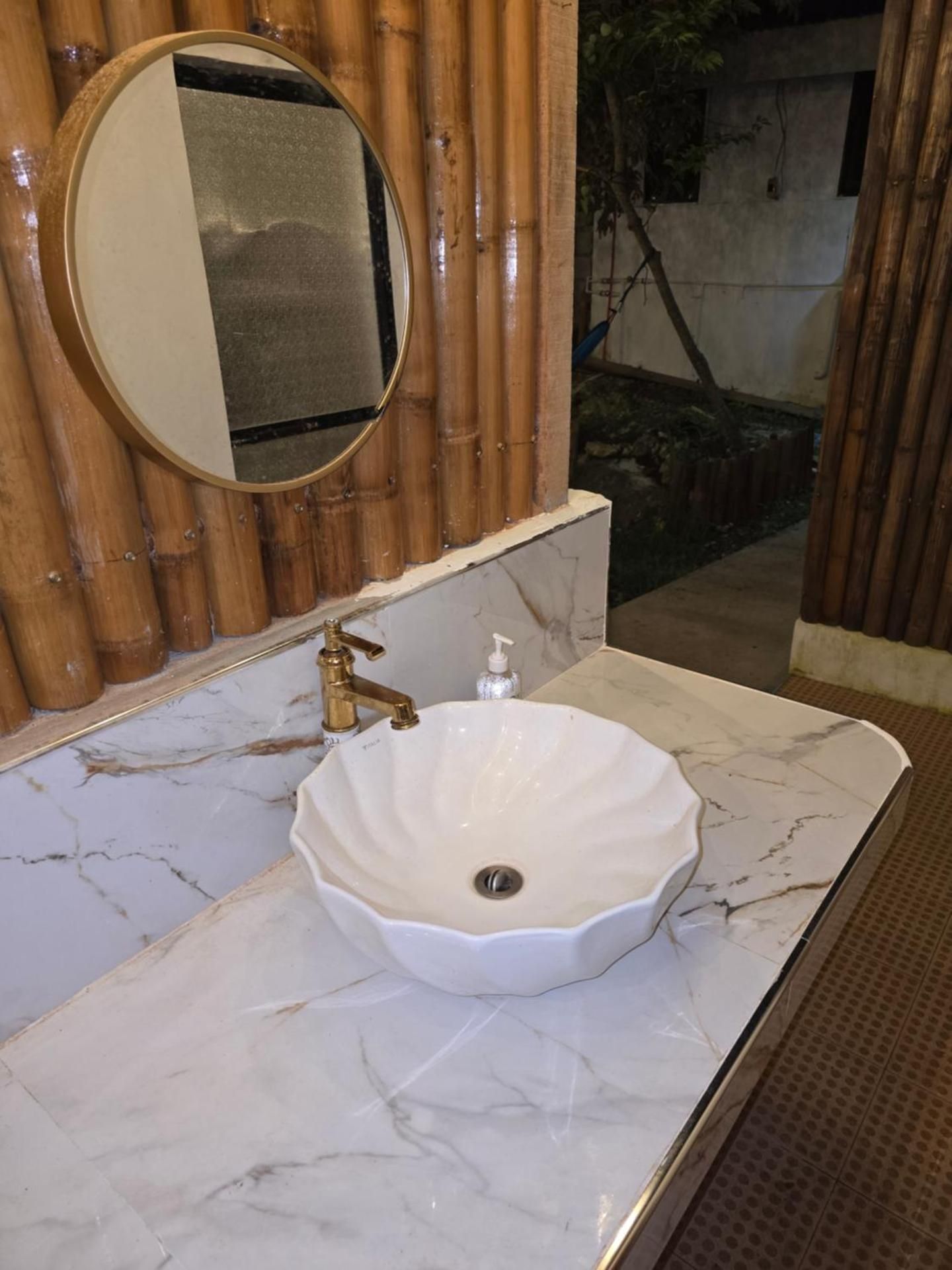 Single Bed in Dormitory with Shared Bathroom