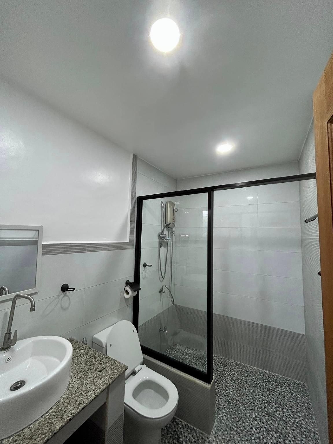 Badi's Place  Deluxe Family Room for 4 People 2