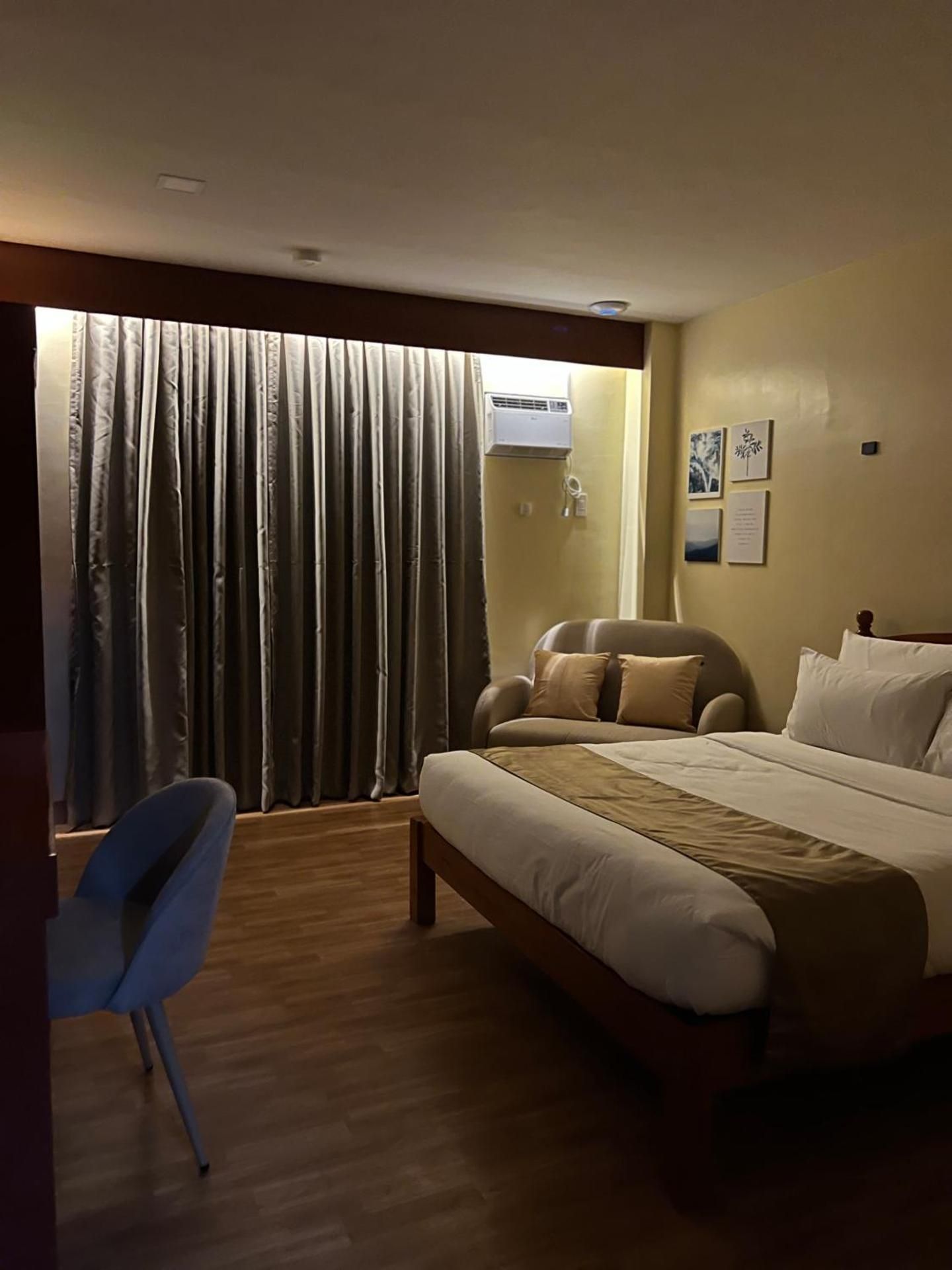 Non Smoking 1 Queen Bed