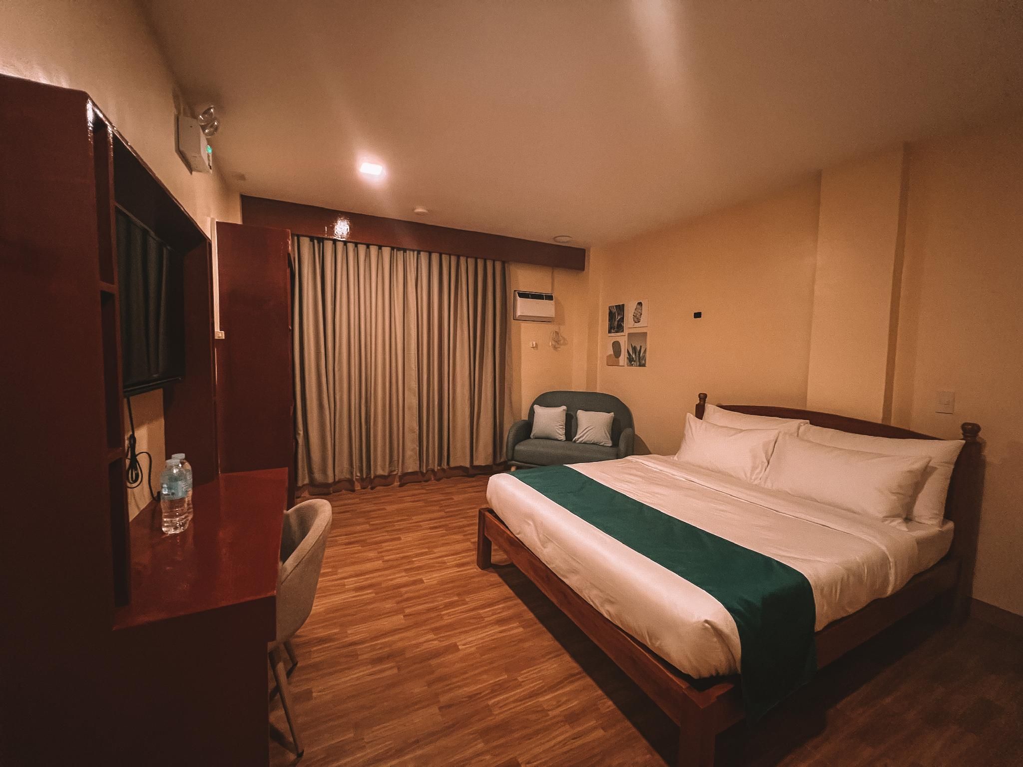 Rufana Suites Queen Room - Non-Smoking 2