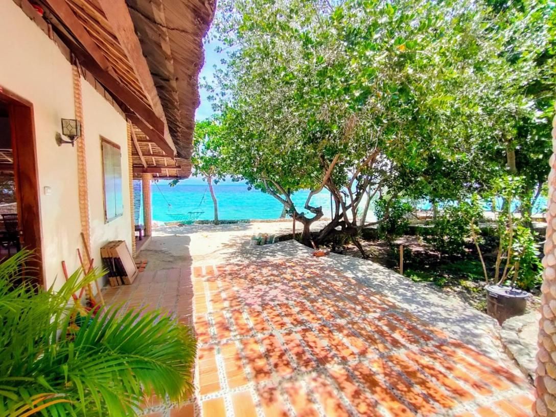 Deluxe Double Room with Side Sea View