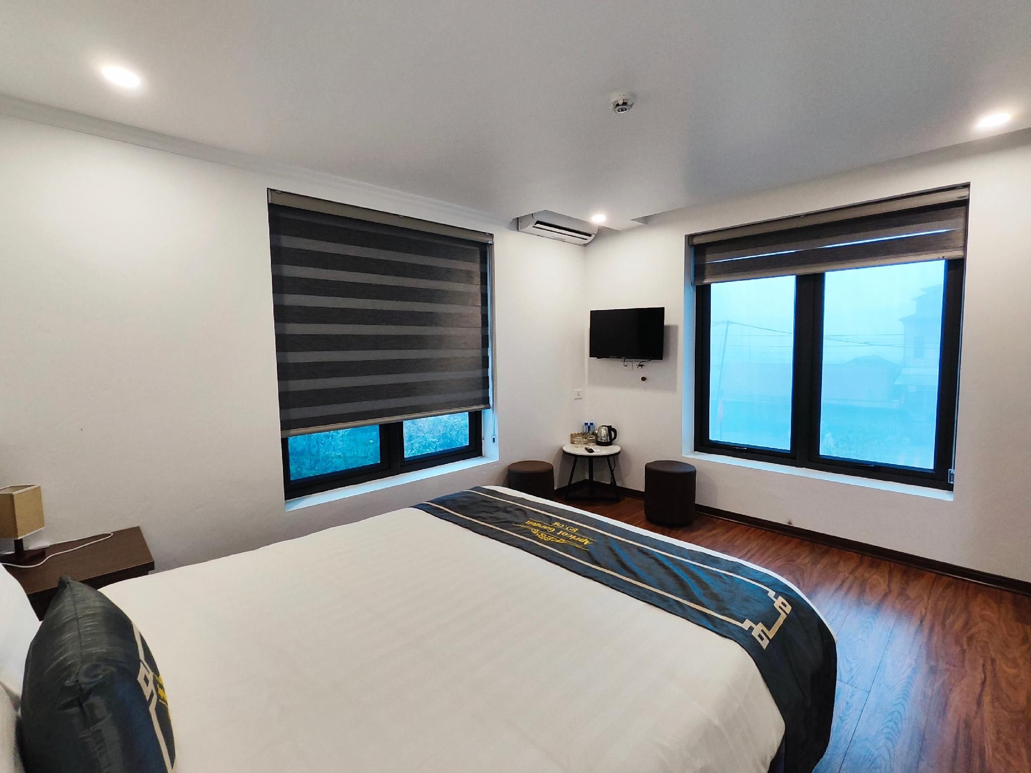 Queen Room with View