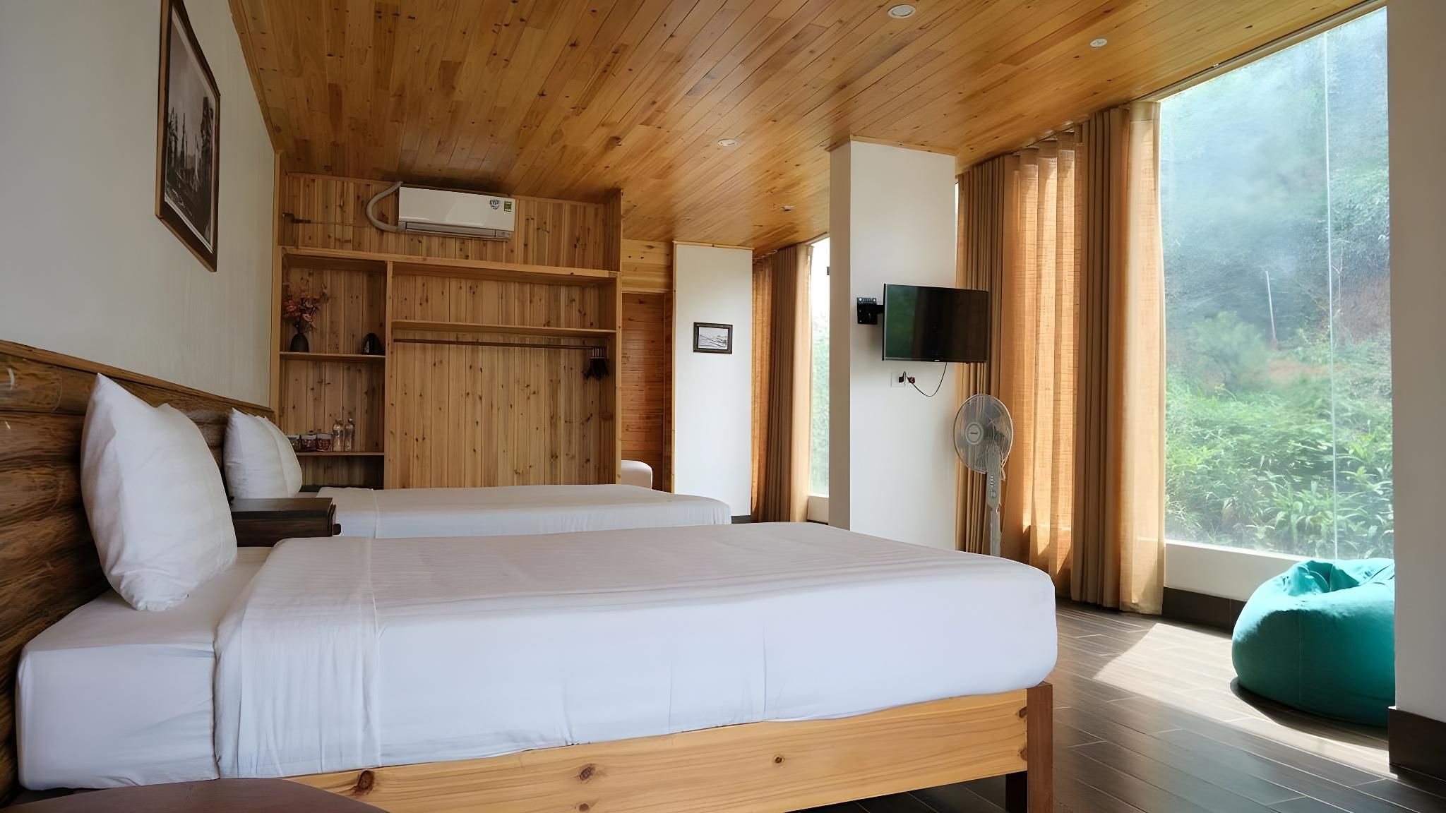 Quadruple Room with Mountain View