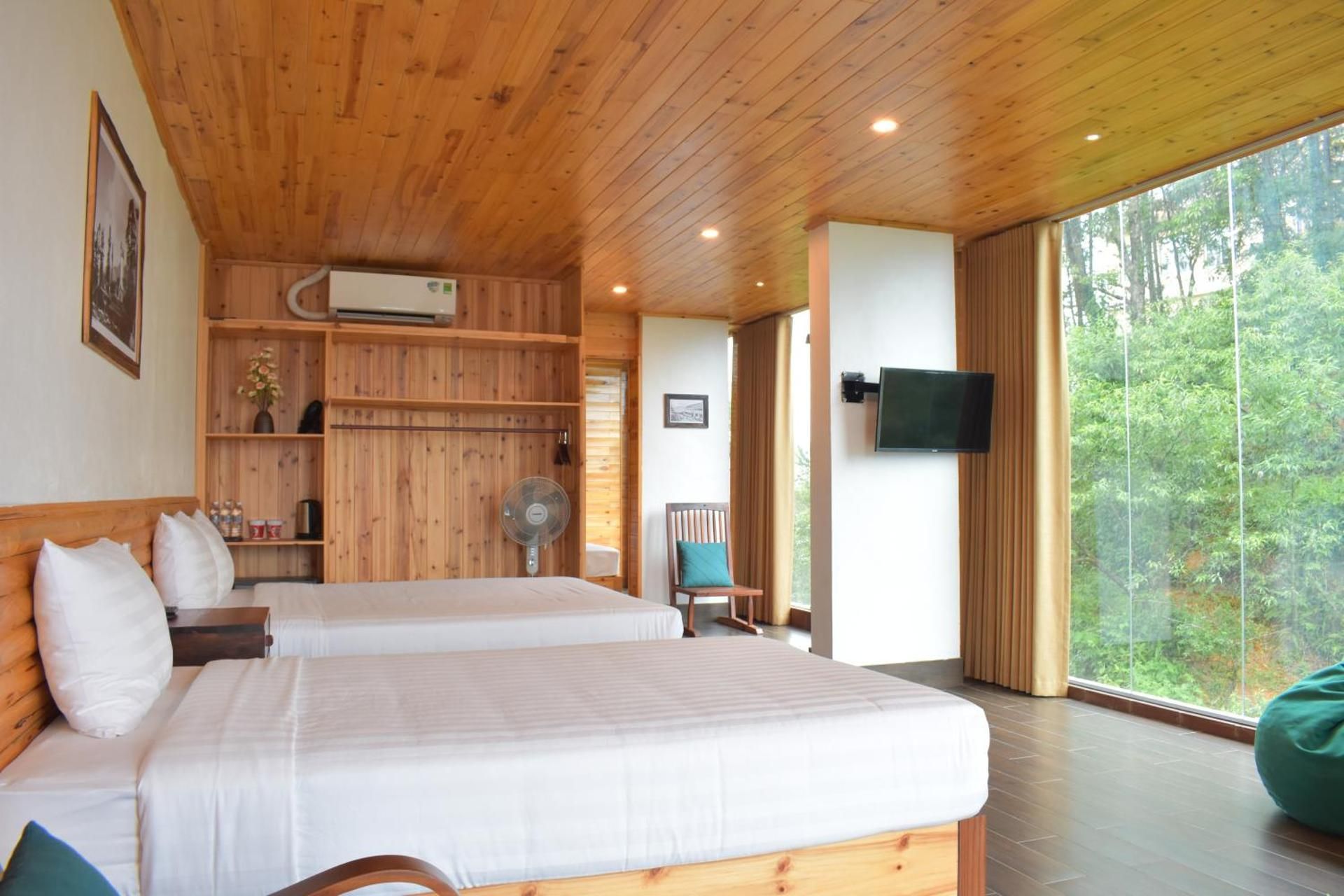 Quadruple Room with Mountain View