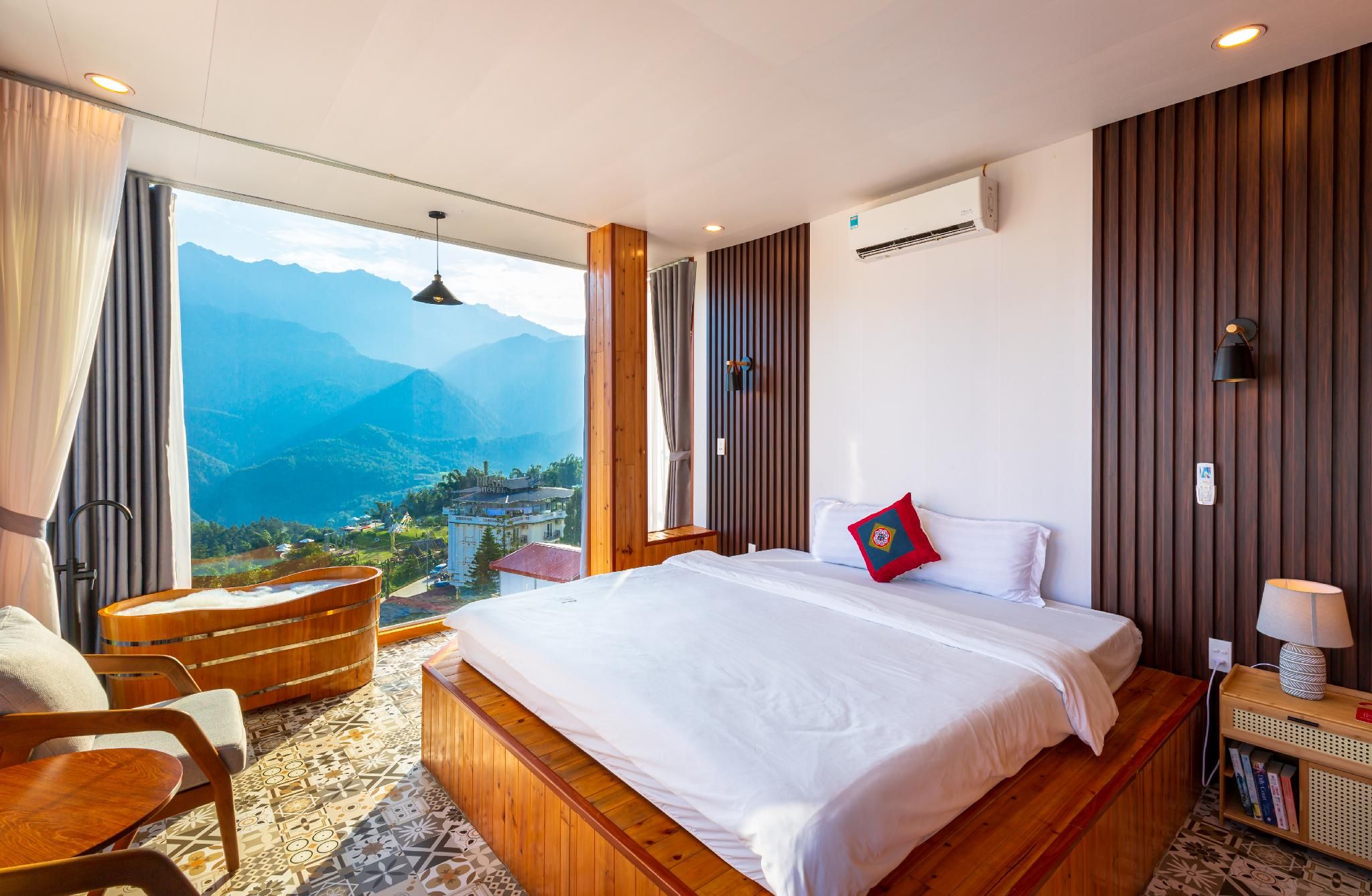 Suite with Hot Tub