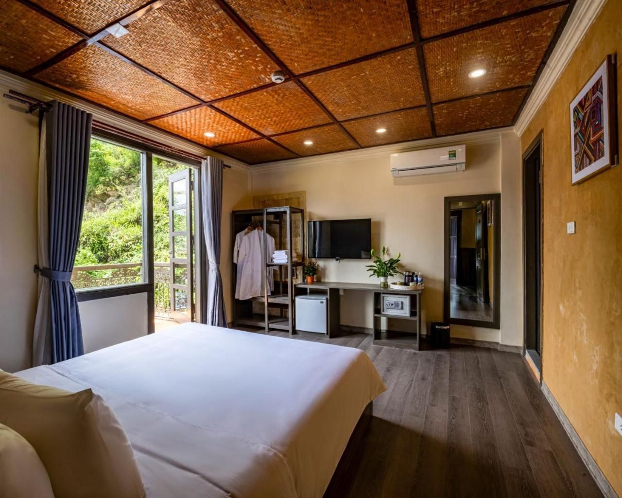 Queen Room with Garden View