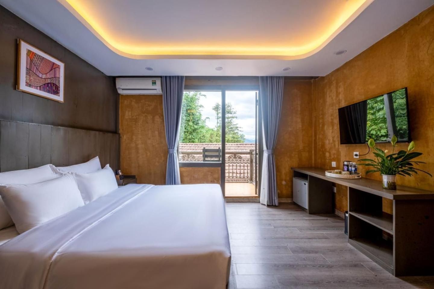 Queen Room with Garden View