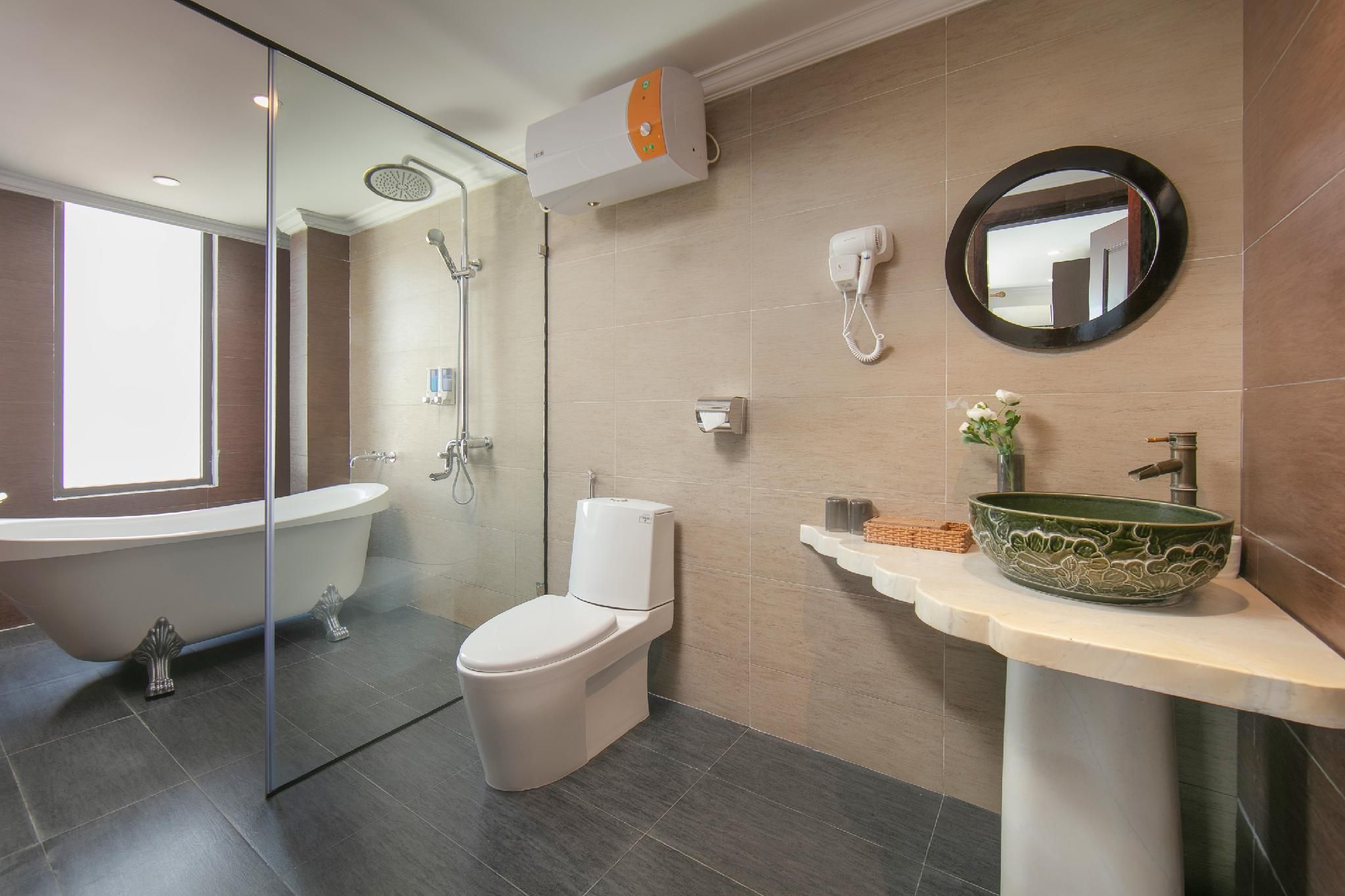 Deluxe Double Room with Bathtub - Internal View