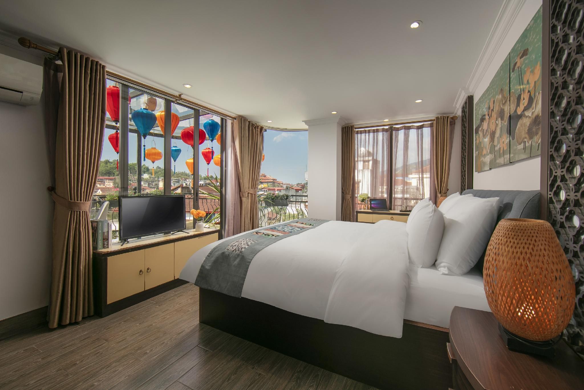 Deluxe Double Room with Bathtub - Internal View