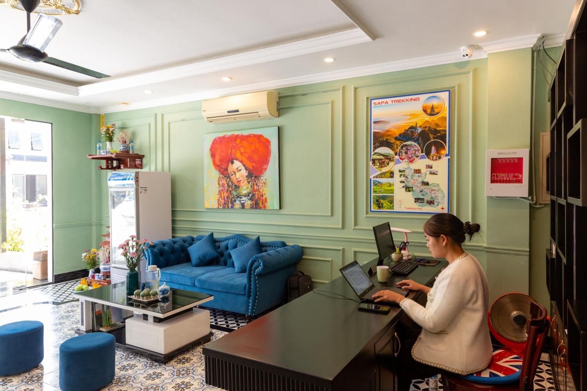 shared lounge/tv area