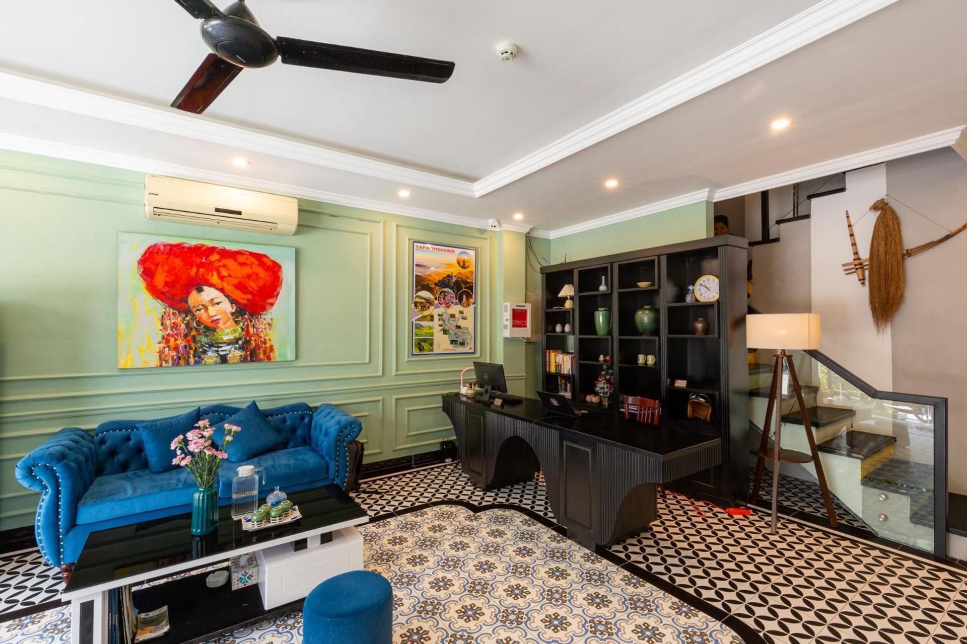 shared lounge/tv area