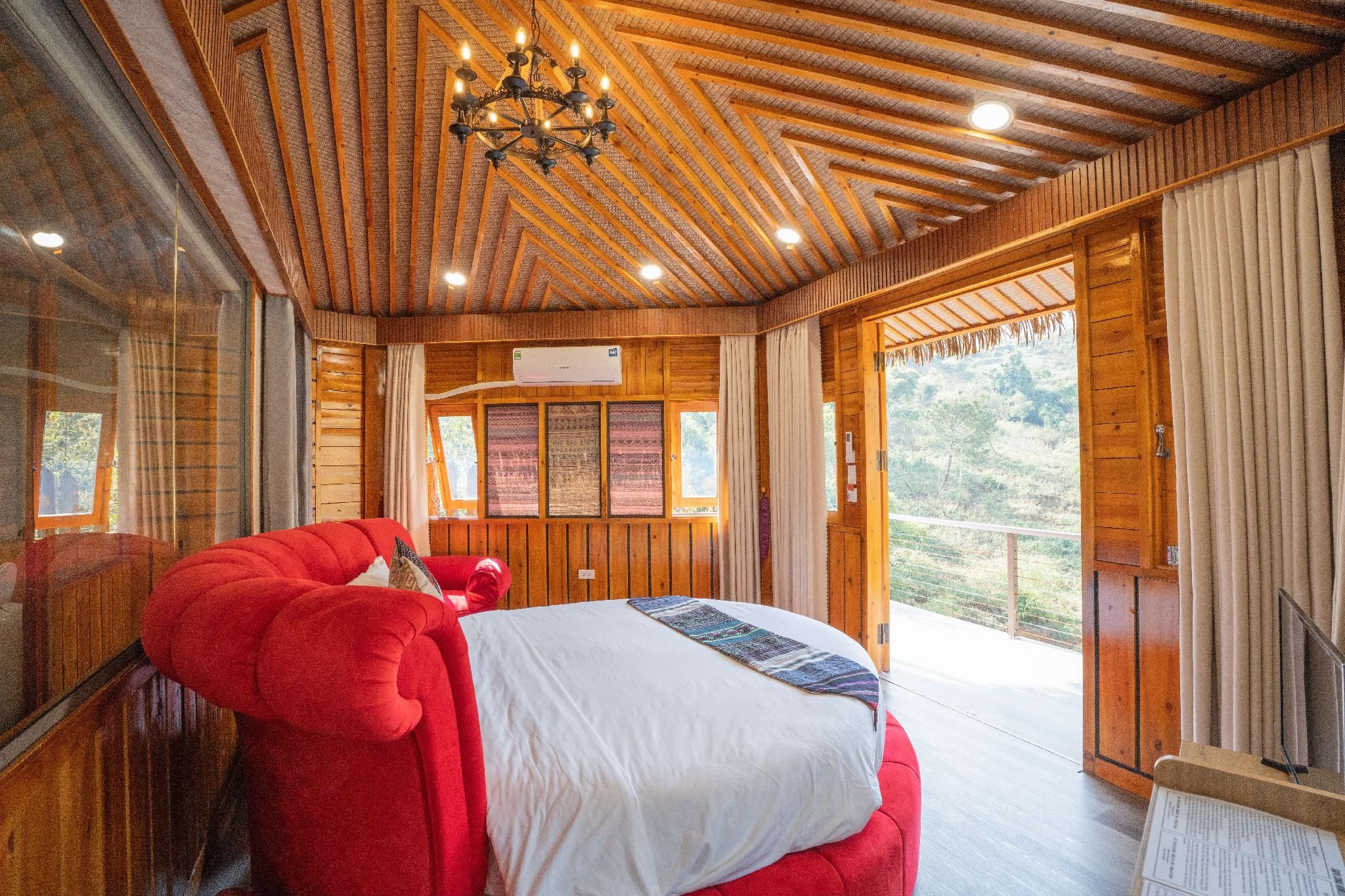 Bungalow with Bathtub