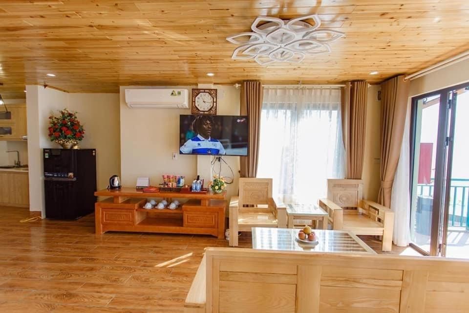 Apartment with Mountain View