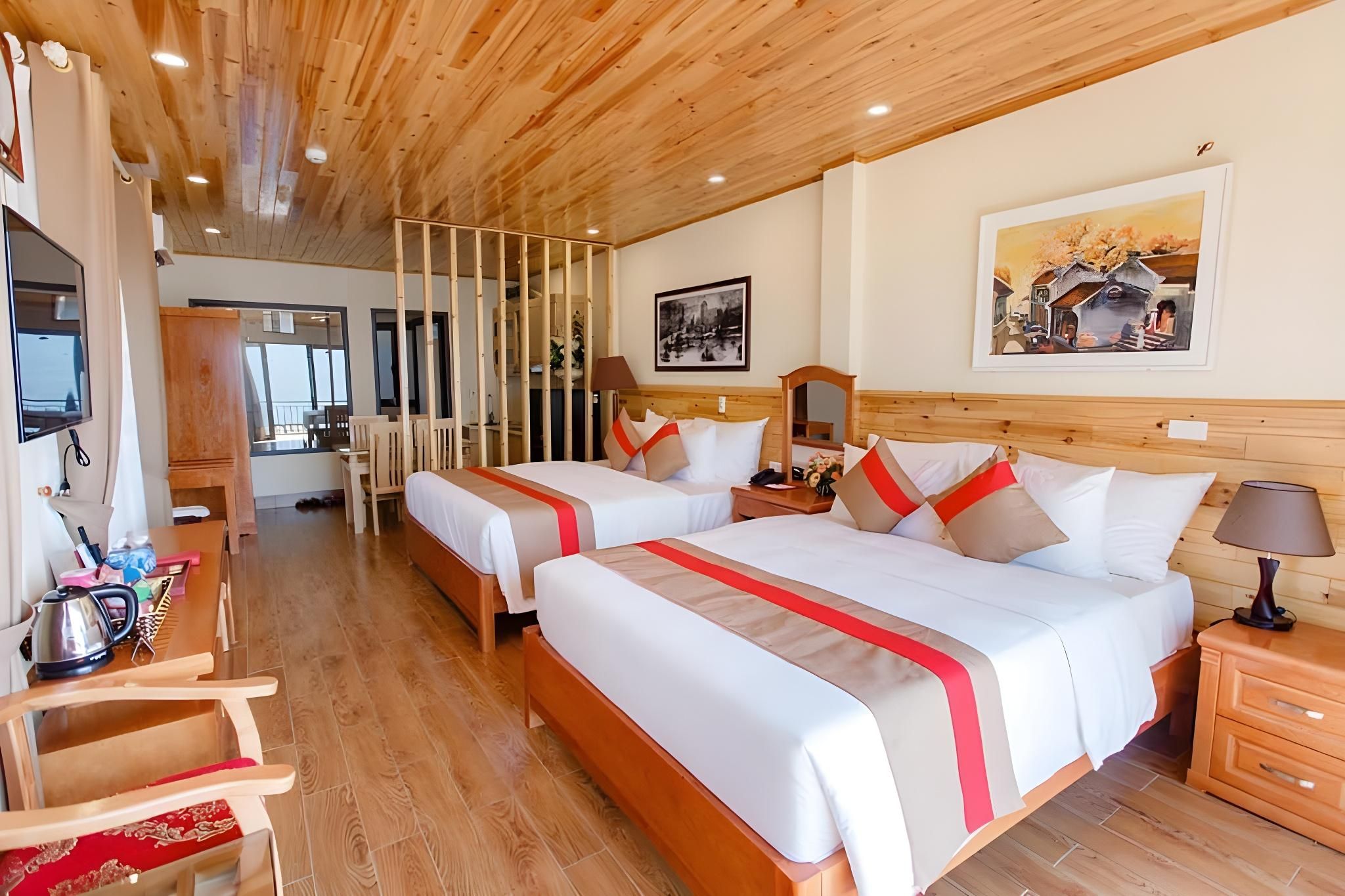 Triple Mountain View Room