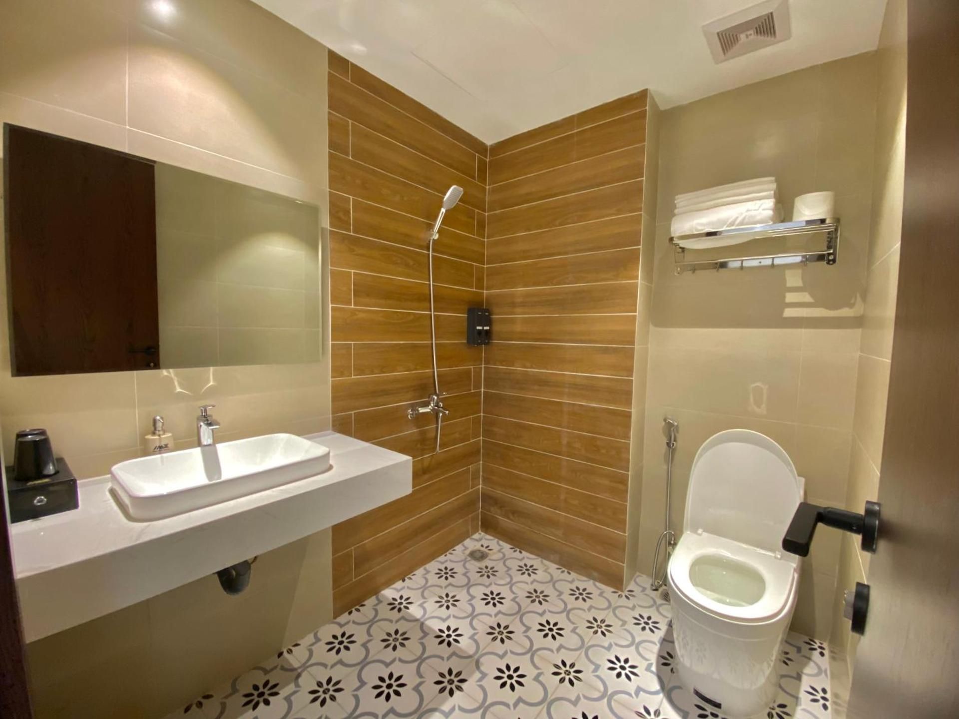 Lake View Double Room with Balcony