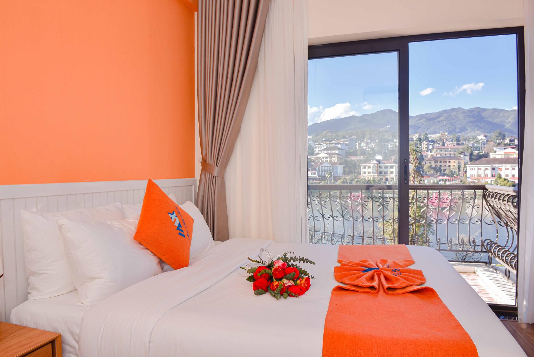 Mountain View Family Suite with Balcony